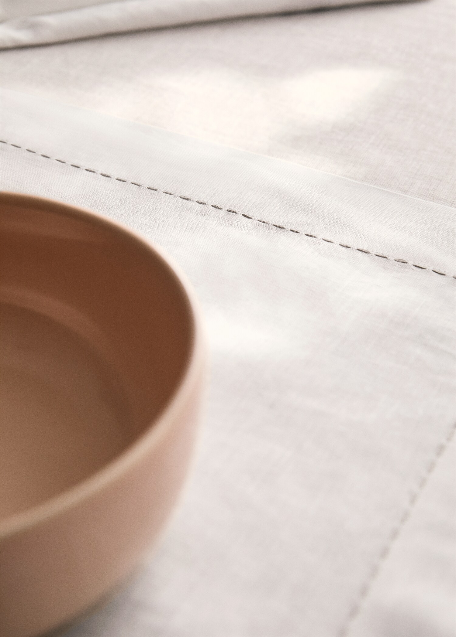 Linen tablecloth with embroidered backstitch - Details of the article 7