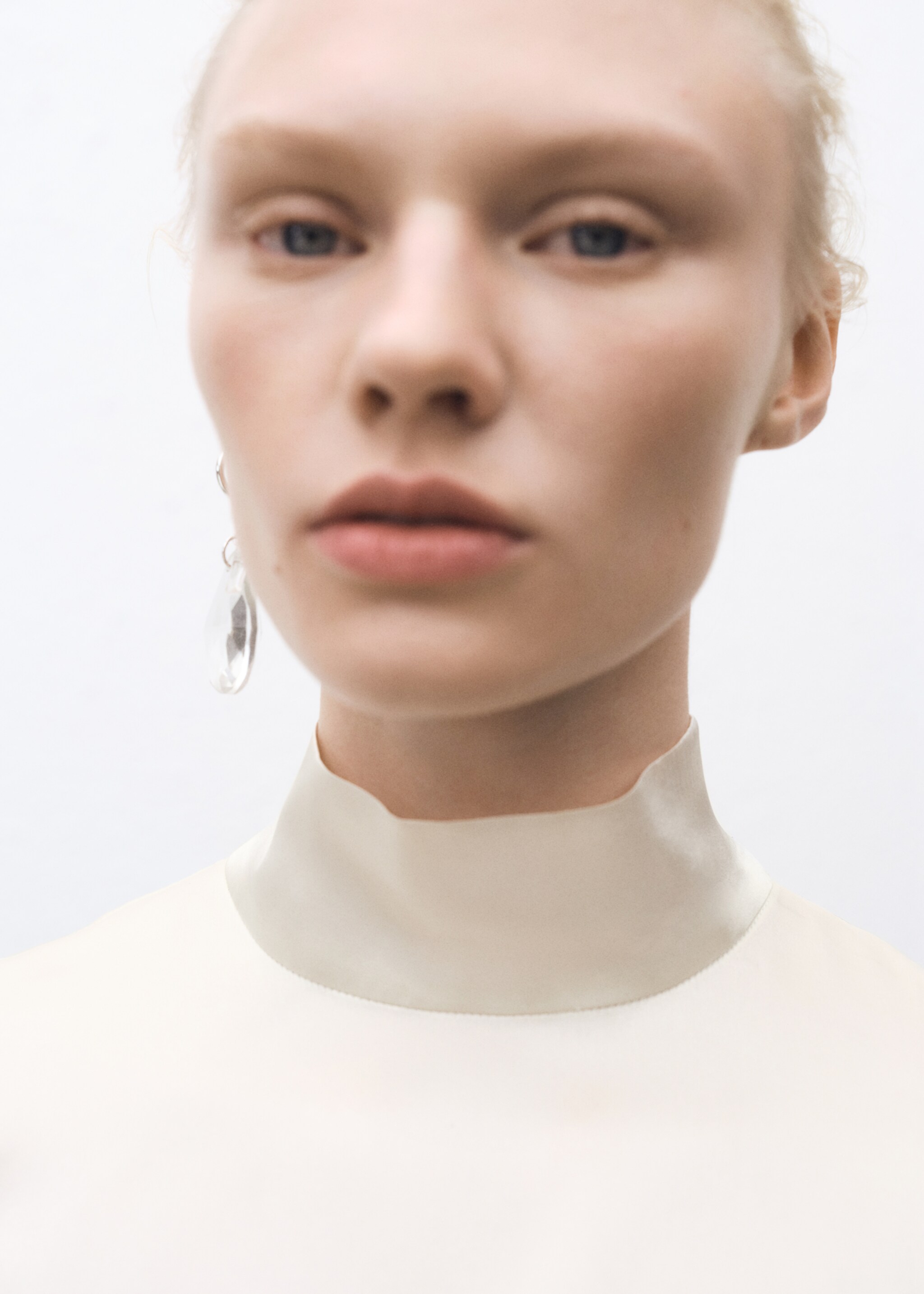 Zijden blouse met hoge kraag - Detail van het artikel 2