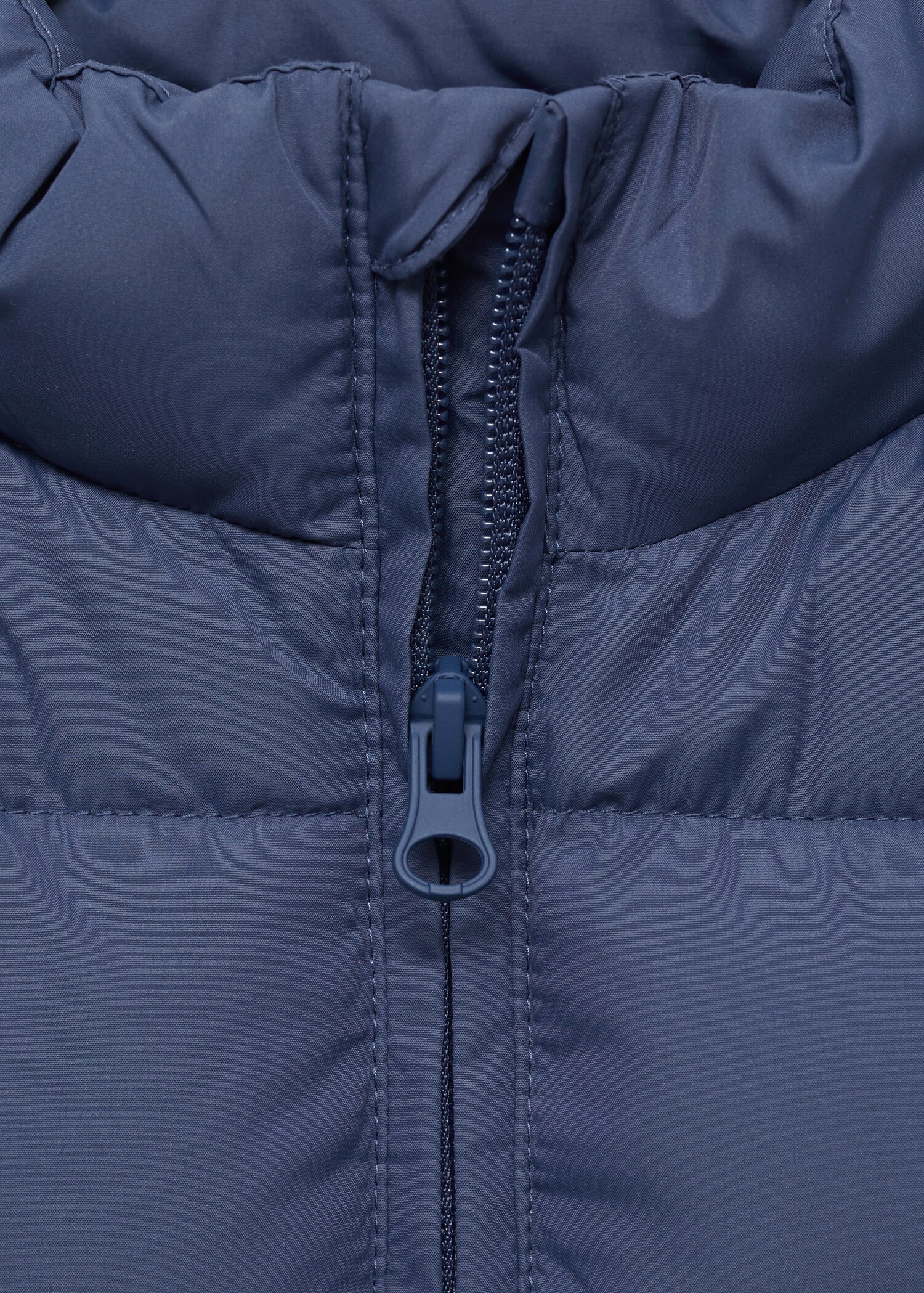 Quilted gilet with pockets - Details of the article 8