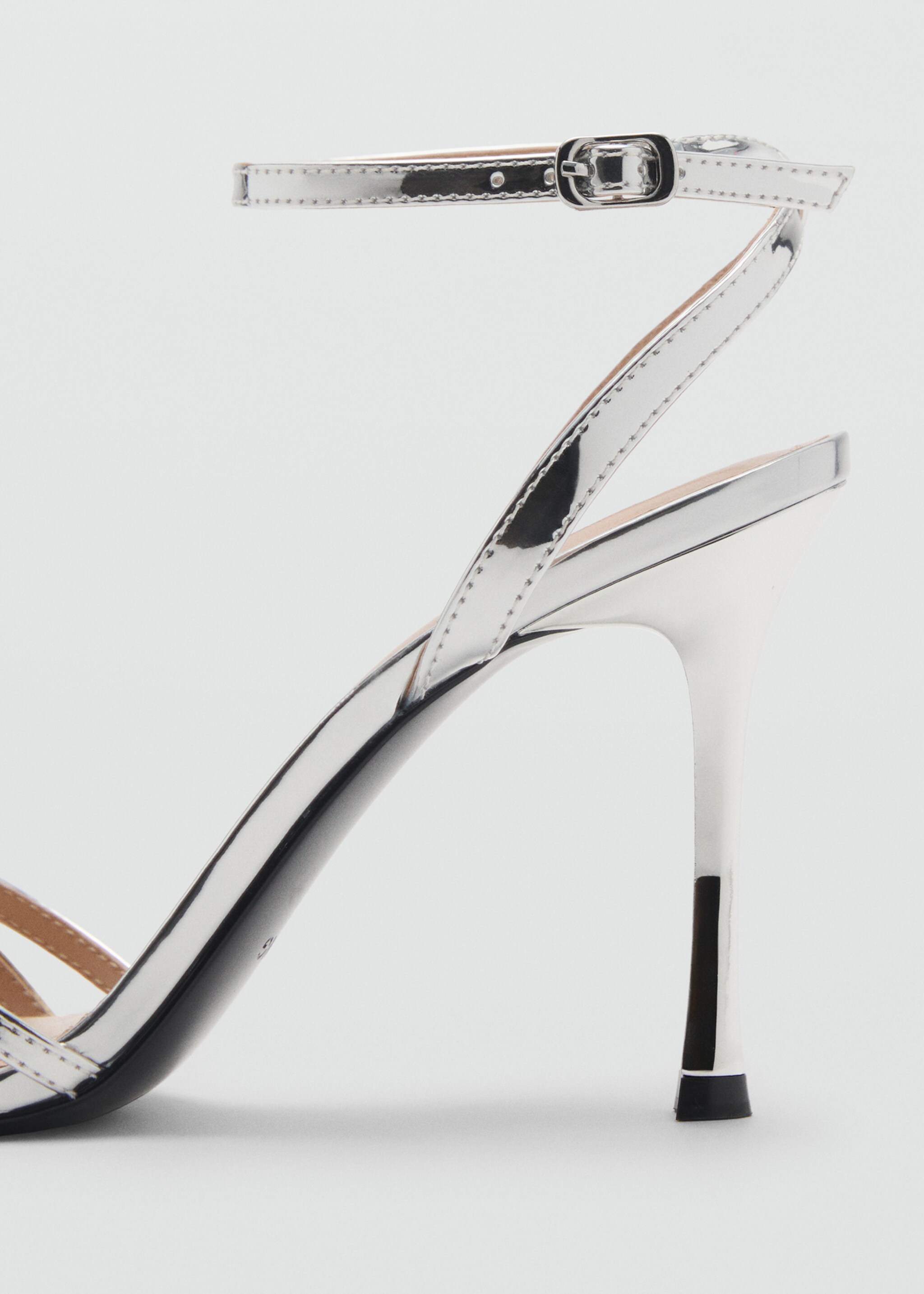 Combined-strap heeled sandals - Details of the article 1