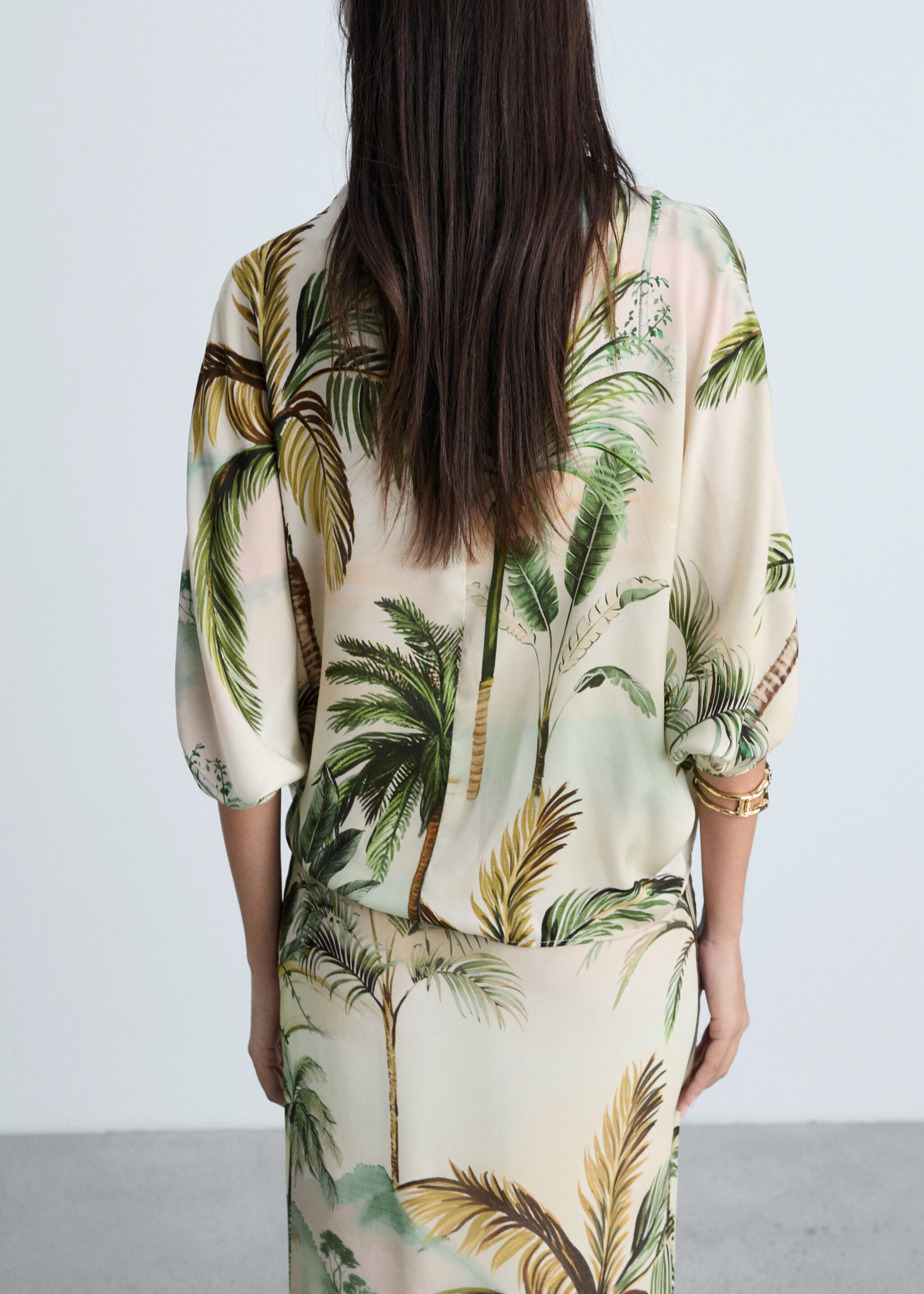 Jubah drape dengan motif tropis - Versi terbalik dari barang