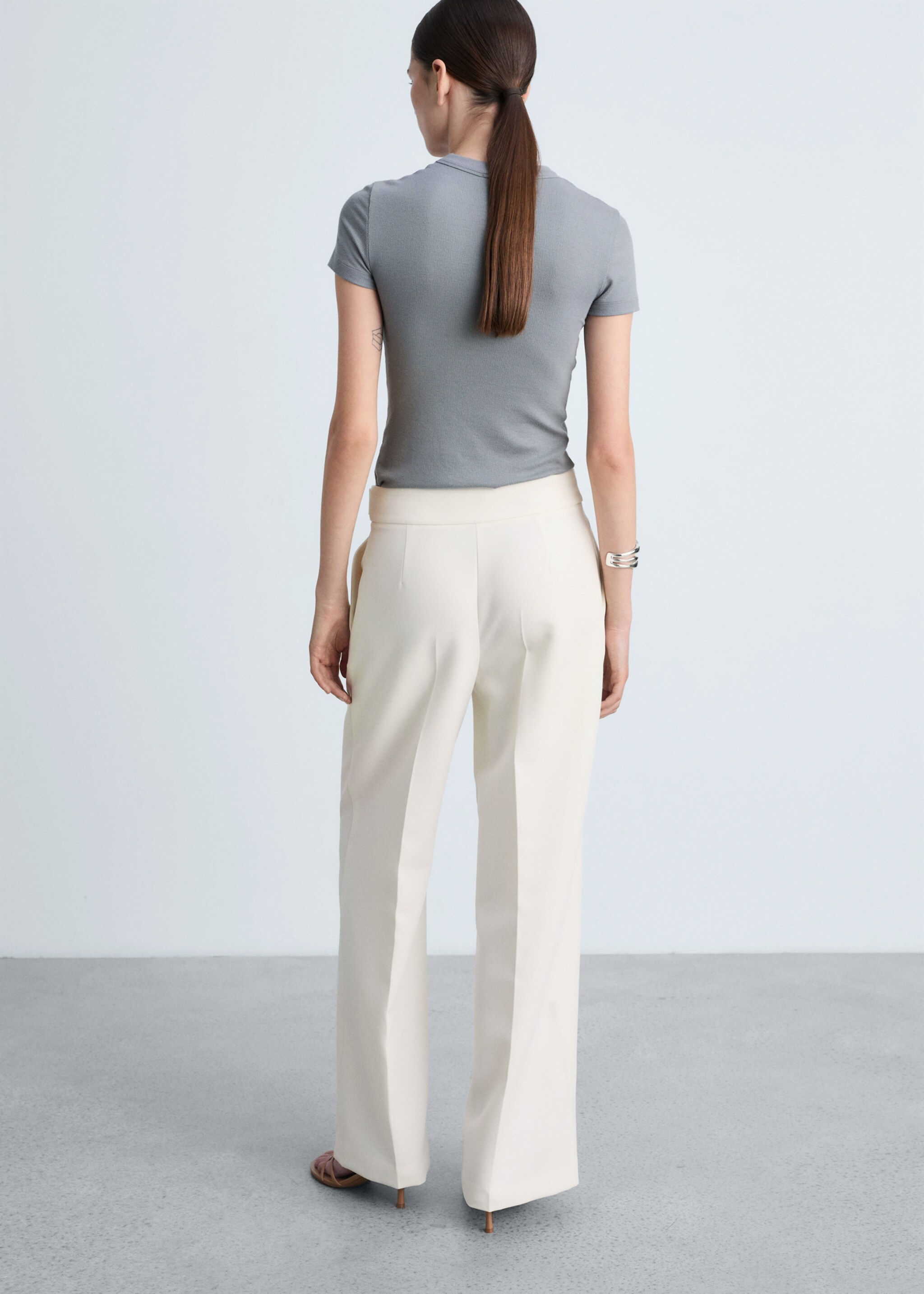 Pantalon droit avec ceinture - Verso de l’article