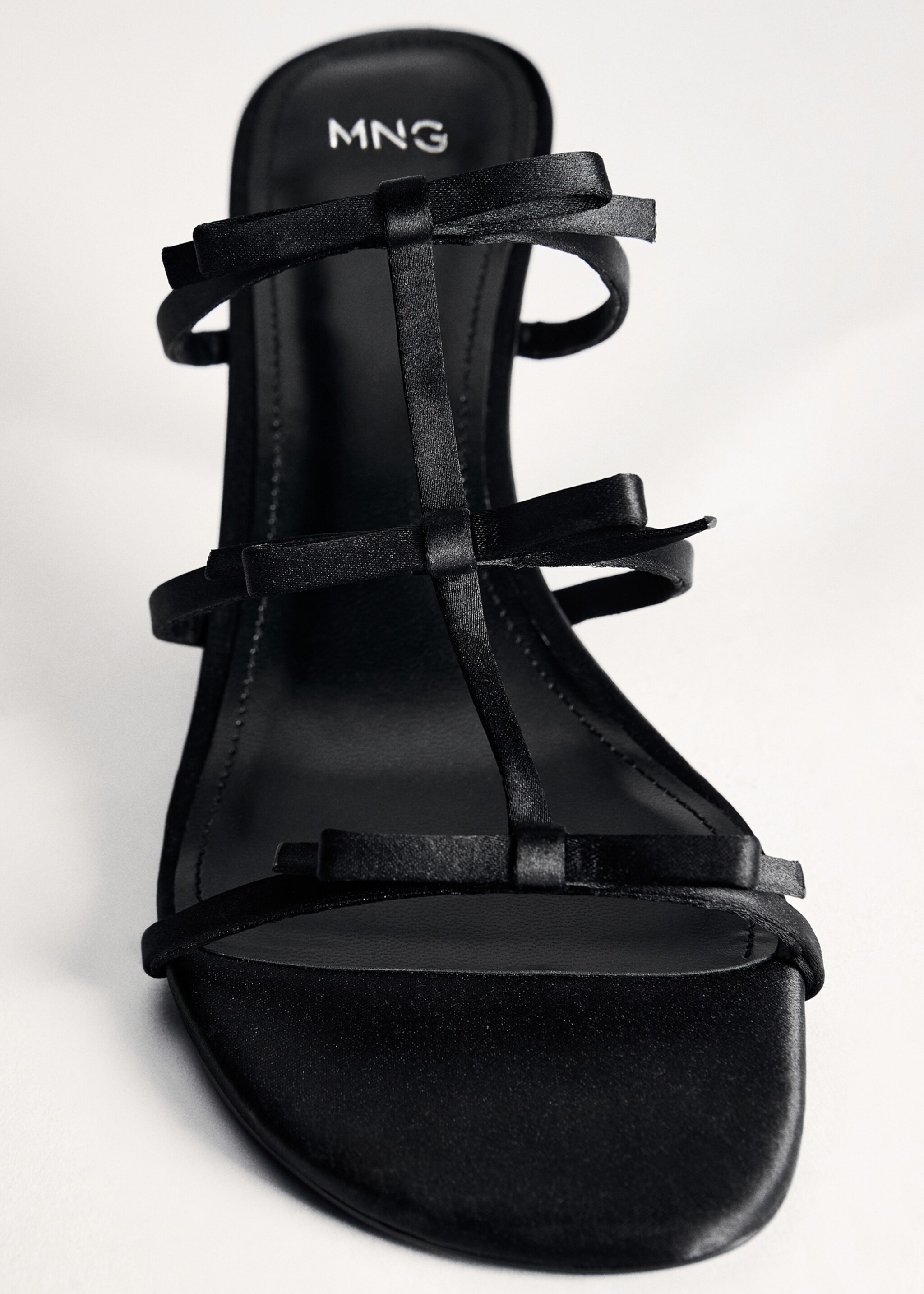 Strappy heeled sandals with bow detail - Details of the article 5