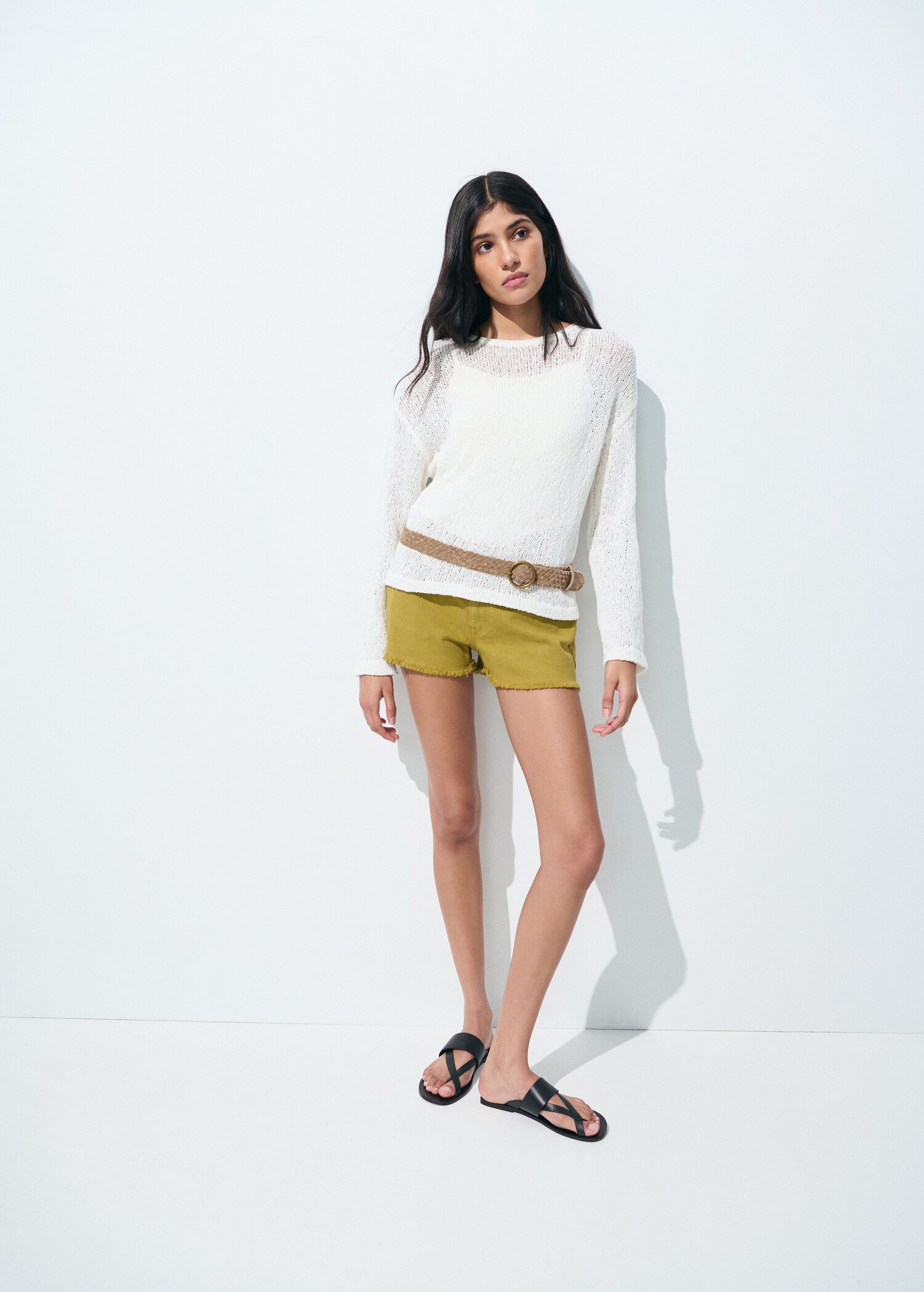 Denim shorts with frayed hem - Details of the article 5