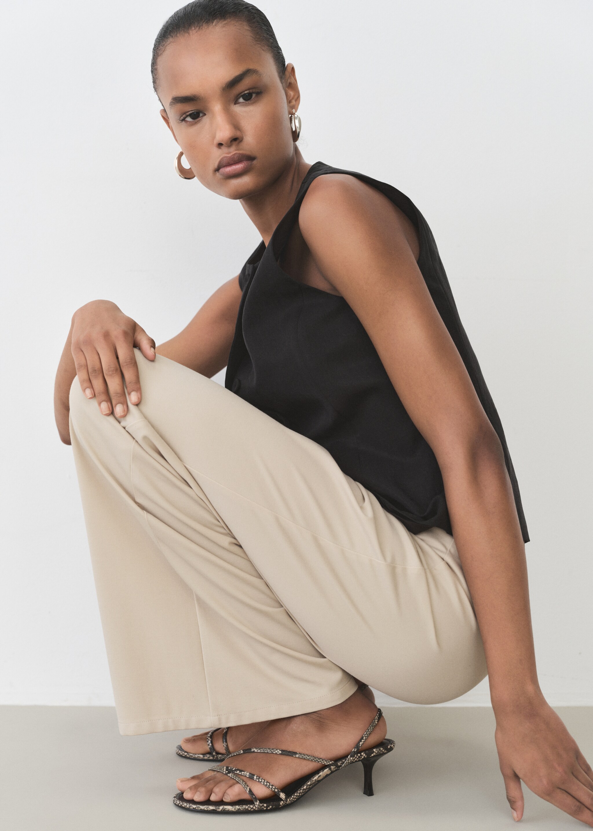Wideleg trousers with elastic waist - Details of the article 2