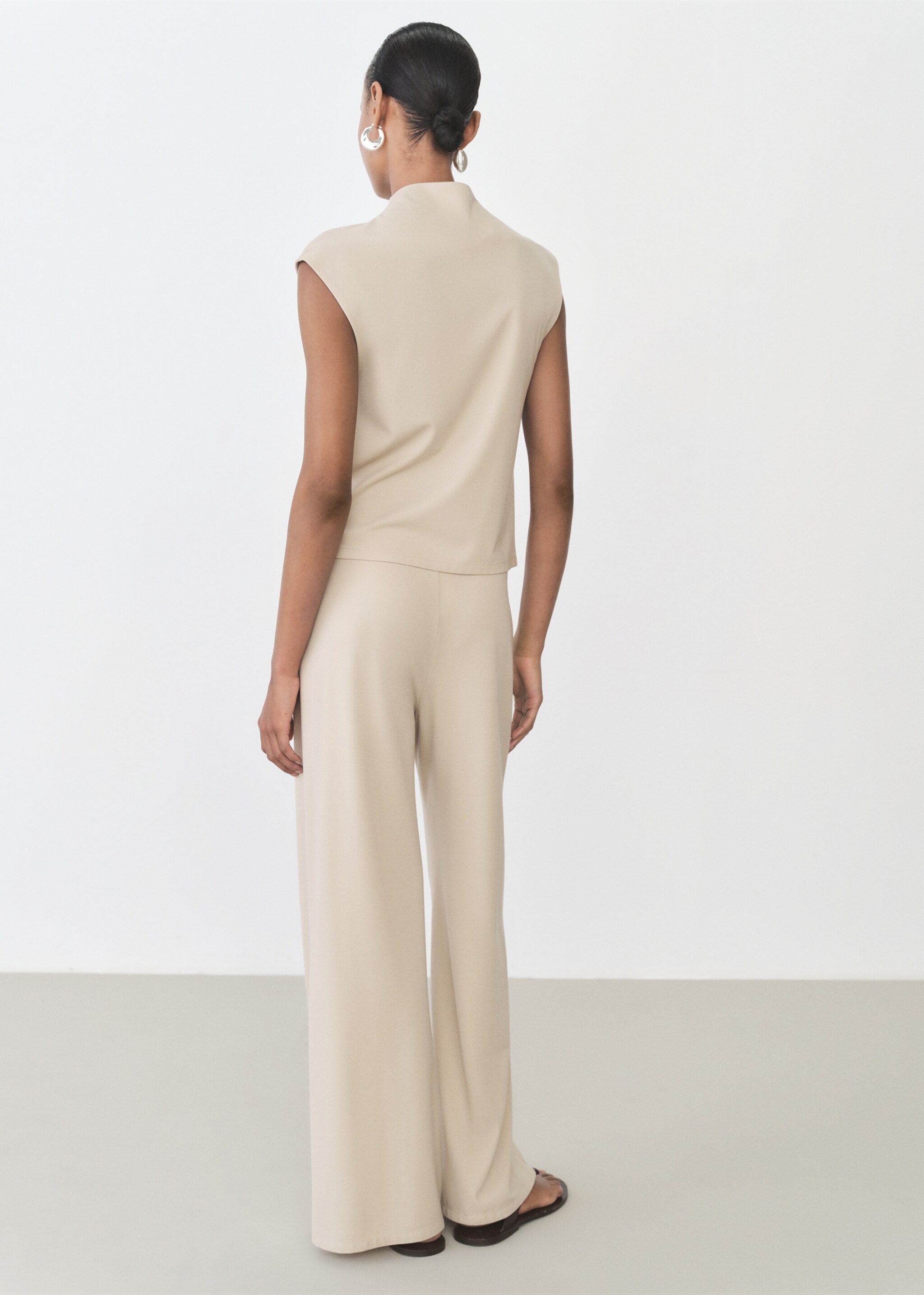 Wideleg trousers with elastic waist - Reverse of the article