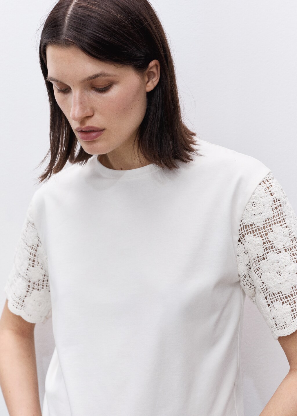 Maternity top with crochet sleeves - image 4