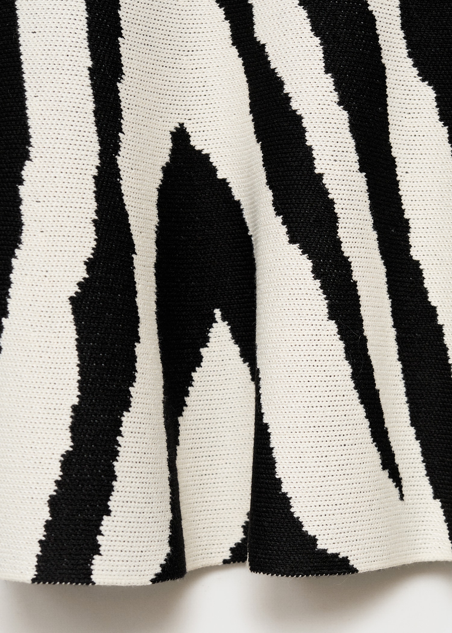 Zebra-print strapless top - Details of the article 0