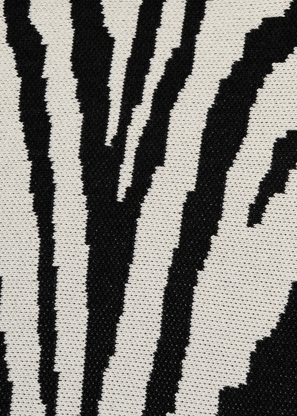 Strapless knitted top