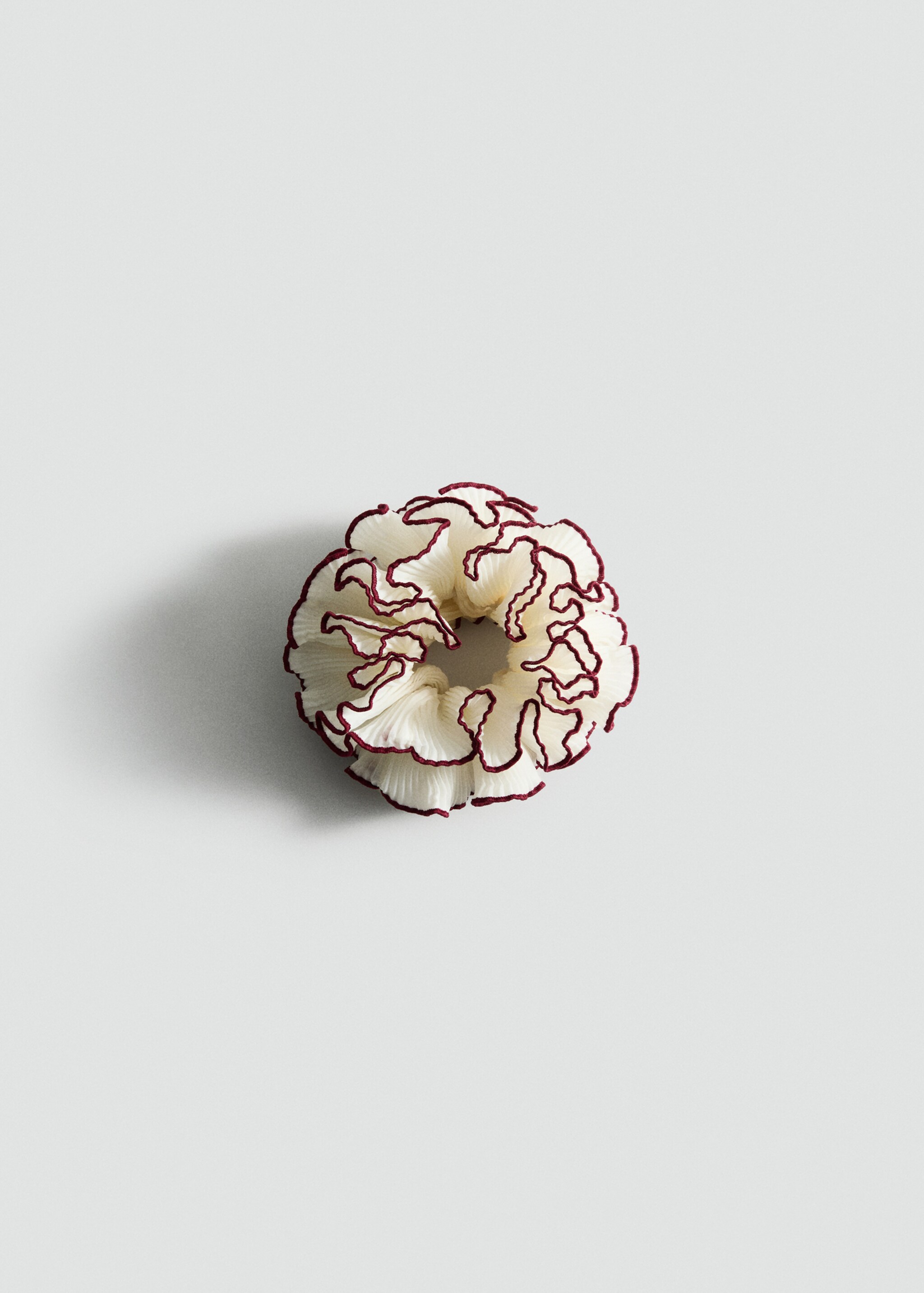 Flower scrunchie with contrasting trim - Article without model