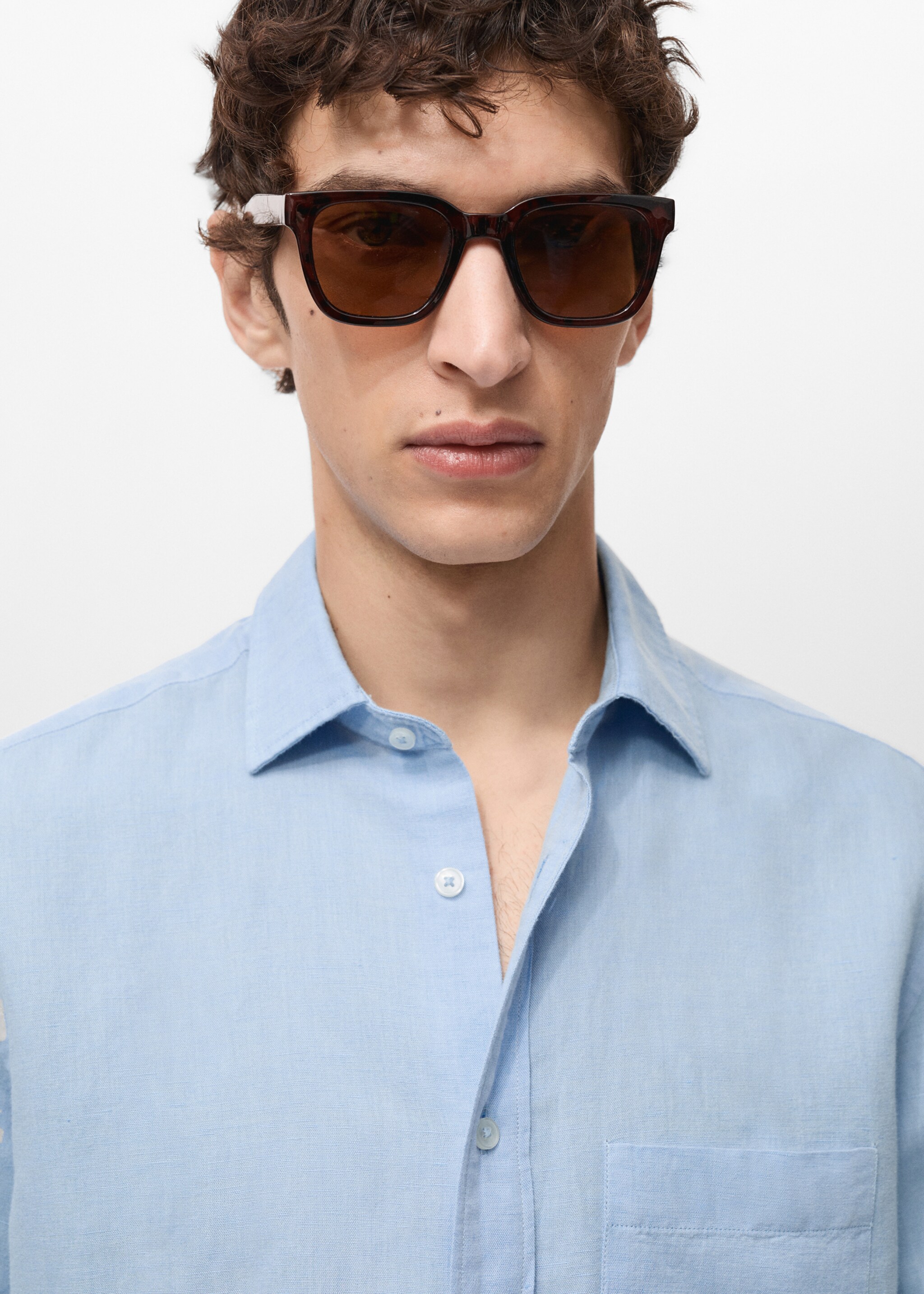 Pocket linen shirt - Details of the article 1