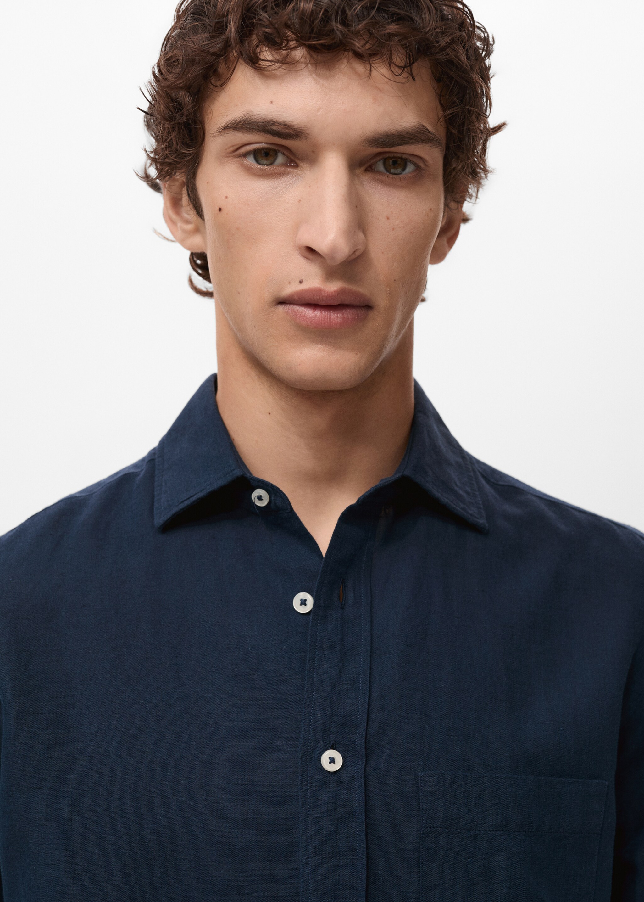 Pocket linen shirt - Details of the article 1