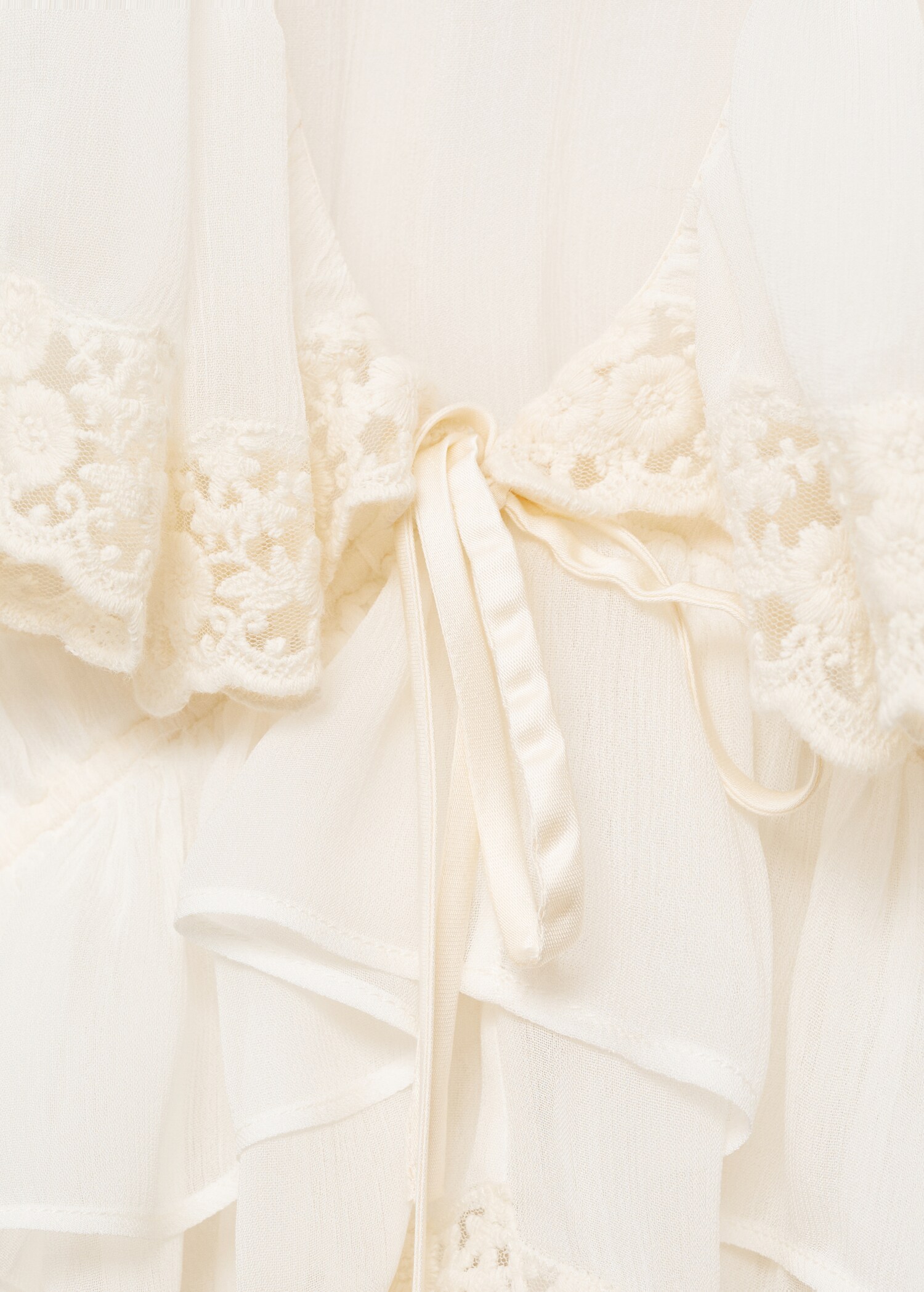 Rüschenbluse mit Details aus Spitze - Detail des Artikels 8