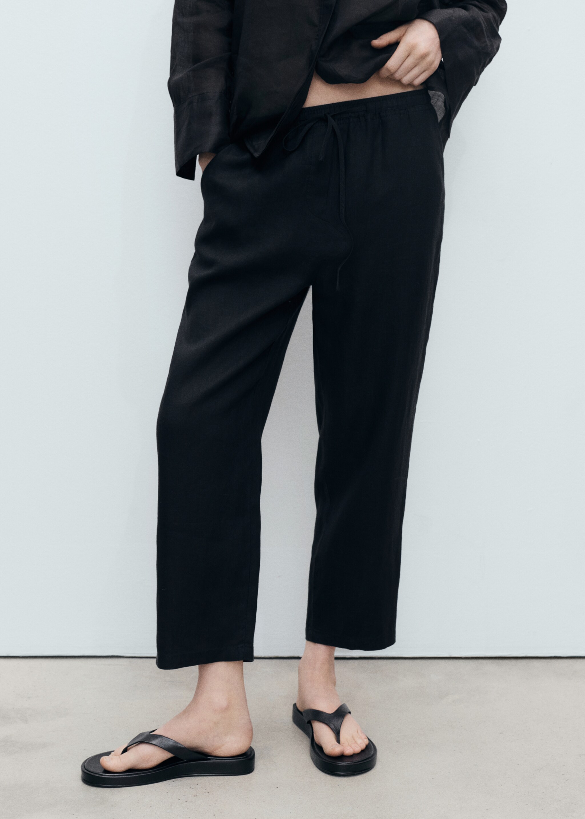 Straight linen-blend trousers - Середній план