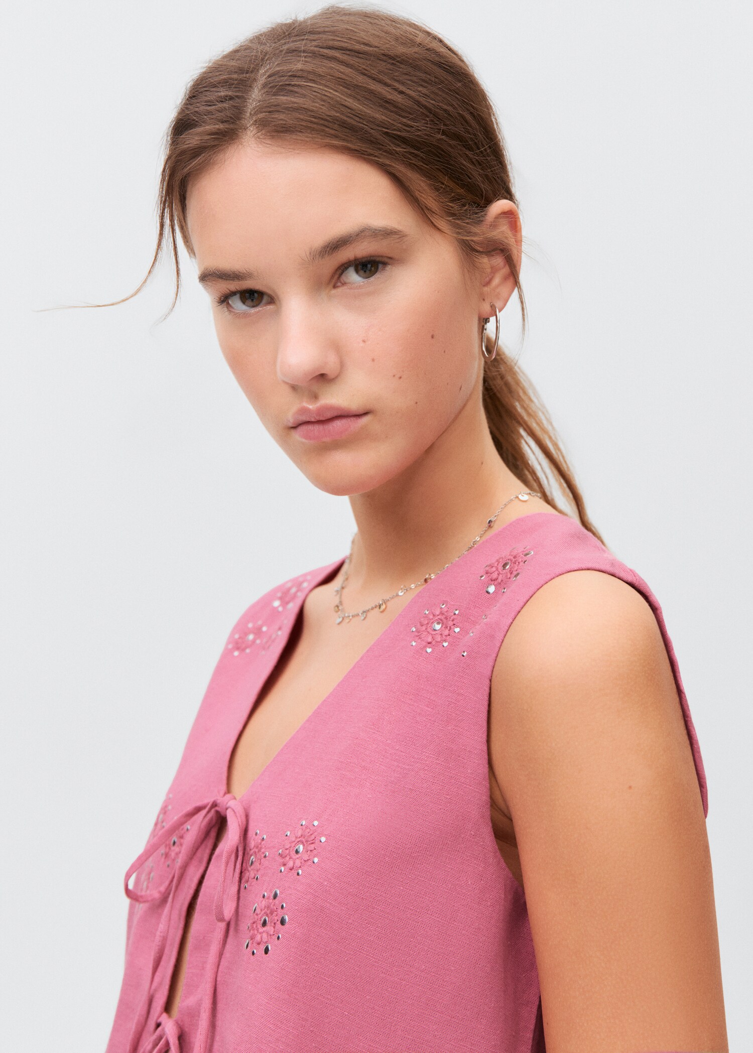 Embroidered waistcoat with bows - Details of the article 1