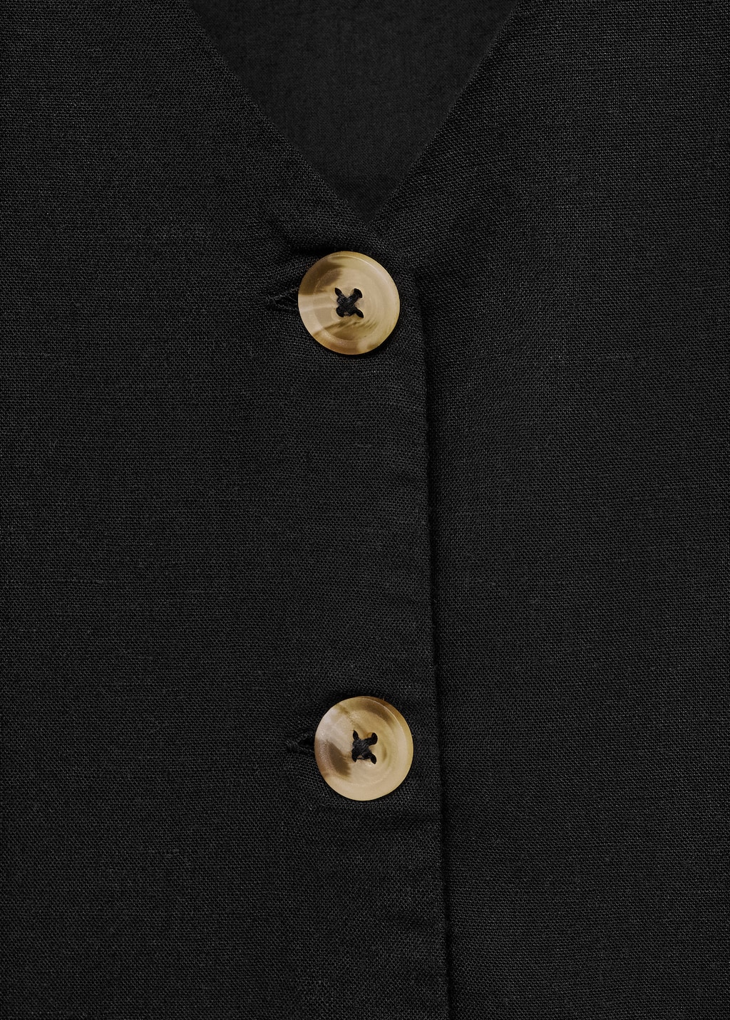 Linen vest with buttons