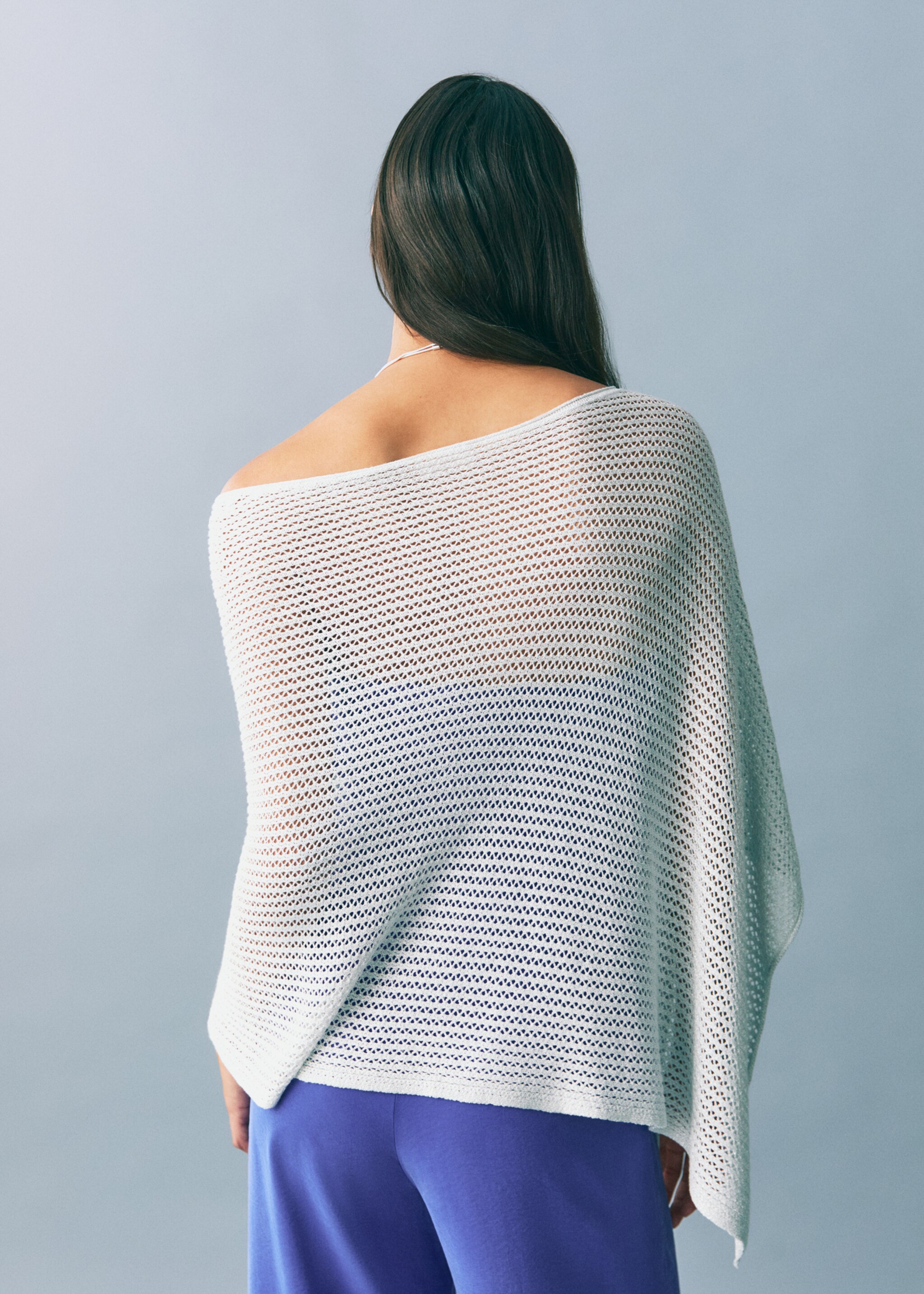 Knit cape - Reverse of the article