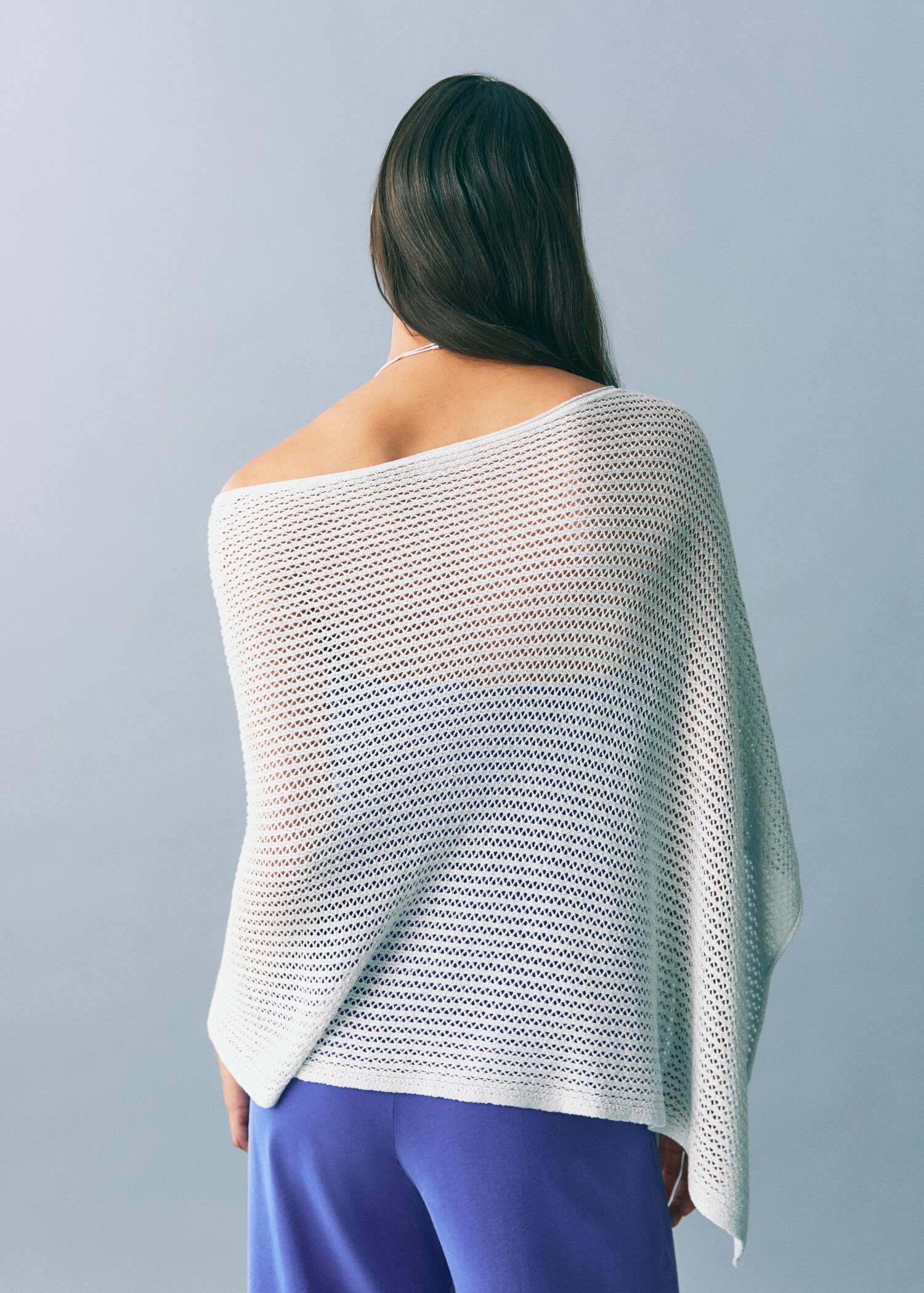 Knit cape - Reverse of the article