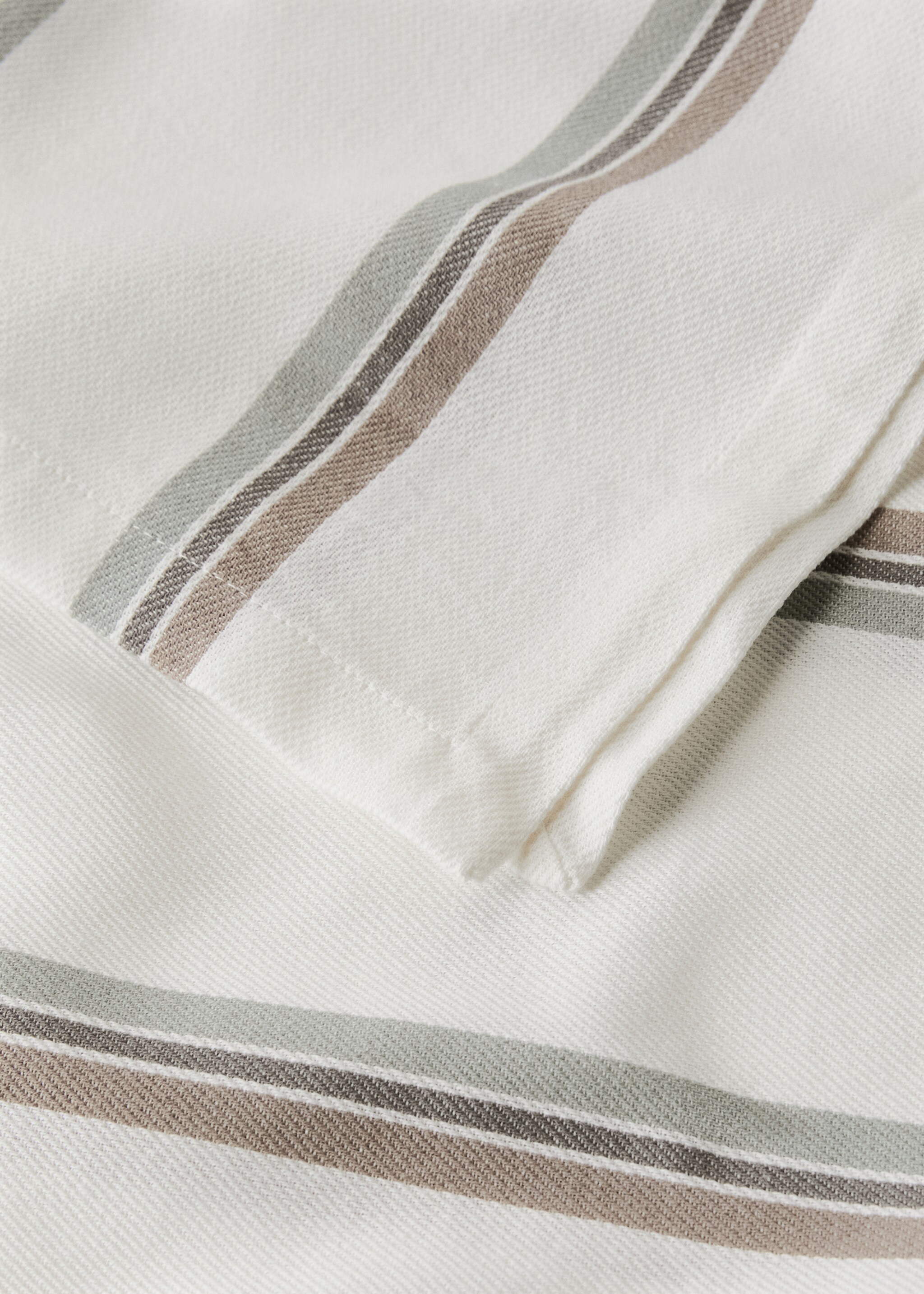 Cotton yarn-dyed striped tablecloth for 6 to 8 diners - Details of the article 1