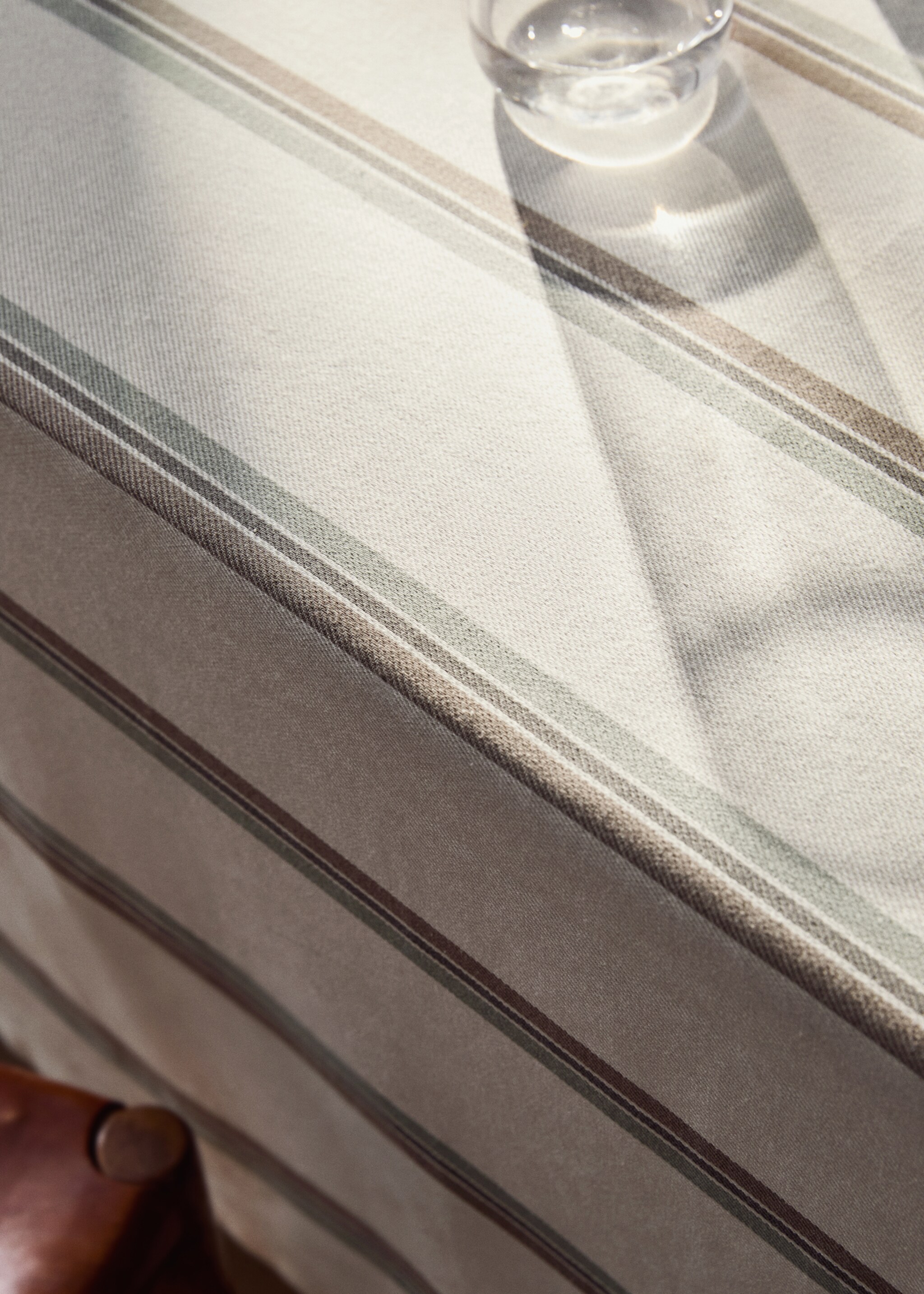 Cotton yarn-dyed striped tablecloth for 6 to 8 diners - Details of the article 7