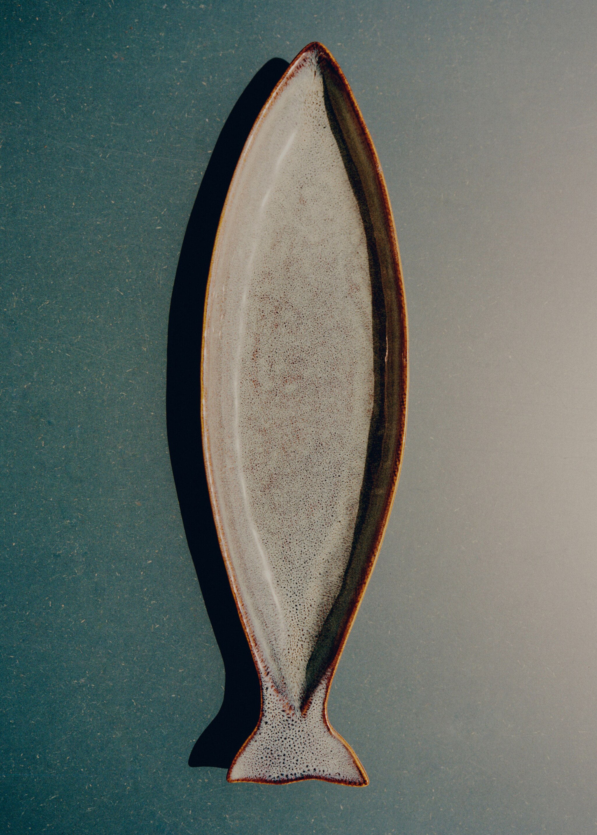 Small sardine stoneware serving dish - Details of the article 6