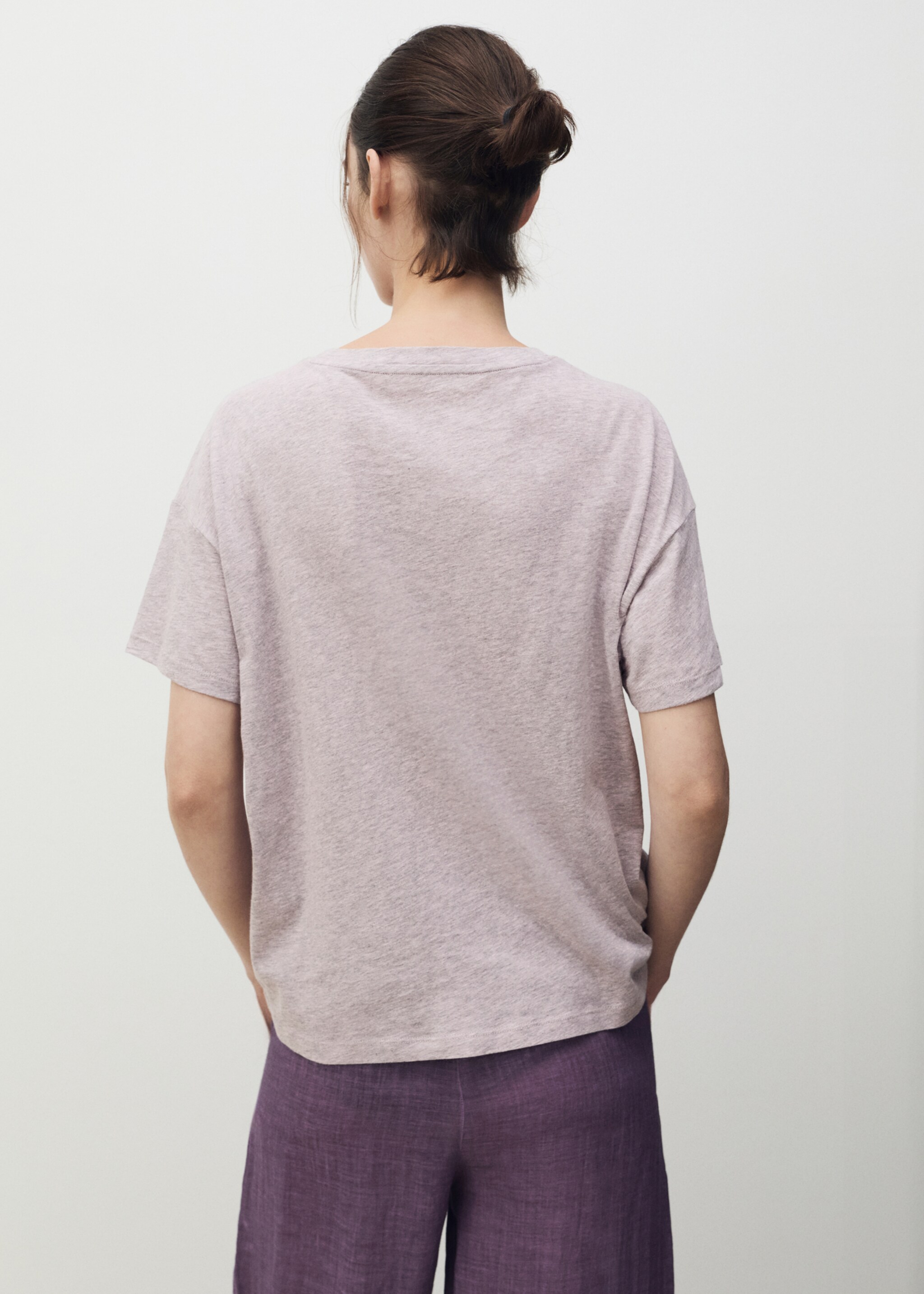 เสื้อยืดผ้าฝ้ายแขนสั้น - ด้านหลังของสินค้า