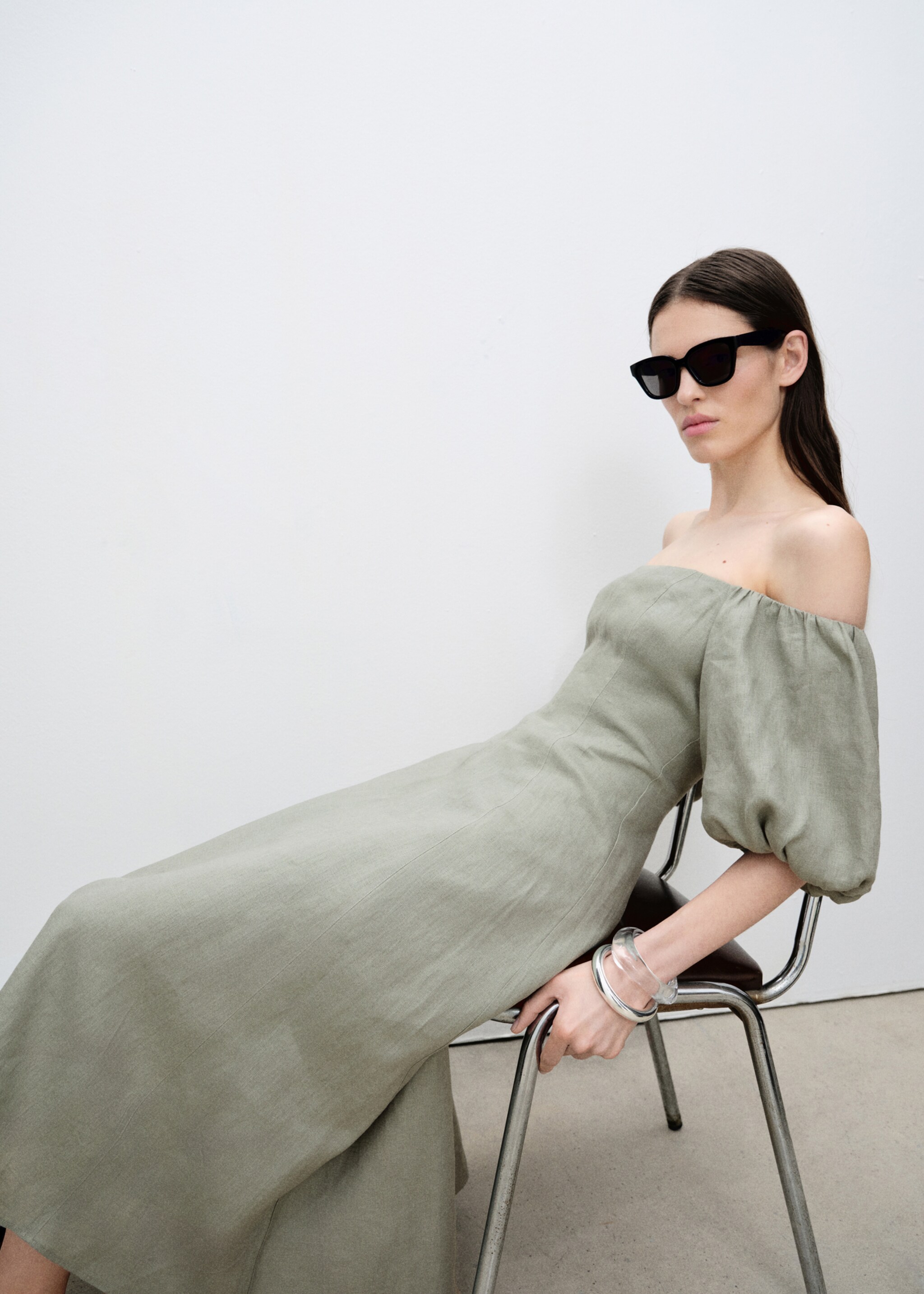 Puffed-sleeve linen dress - Details of the article 2
