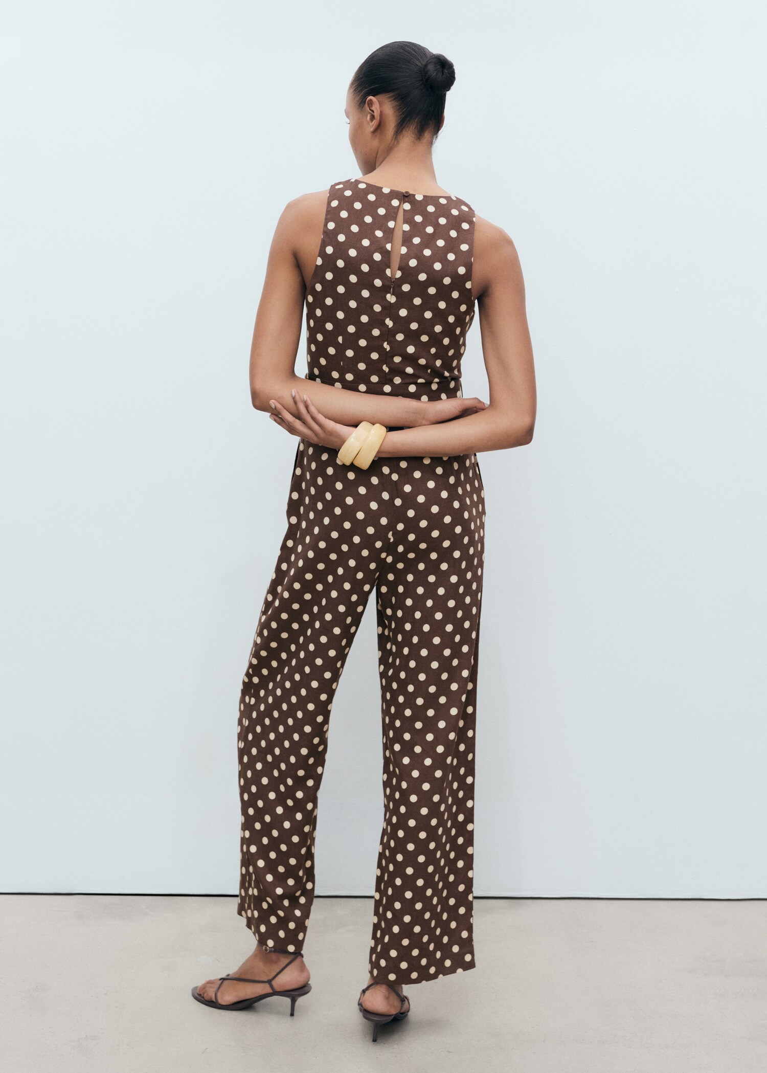 Linen jumpsuit with polka-dots and belt - Reverse of the article
