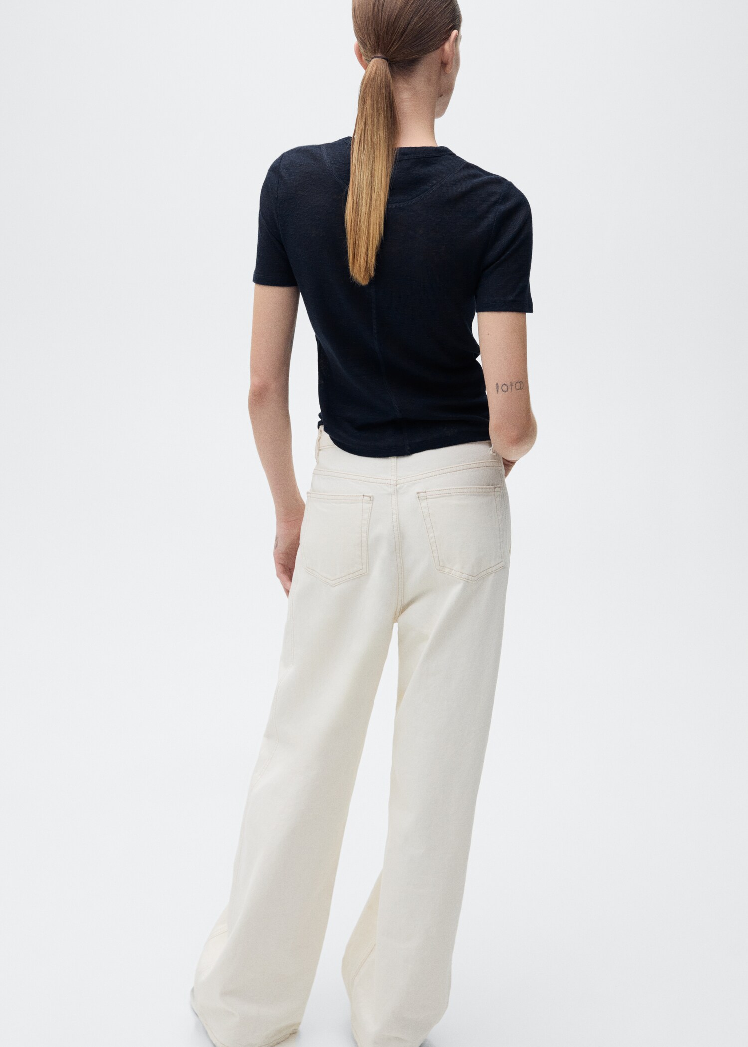 Fitted linen t-shirt - Reverse of the article