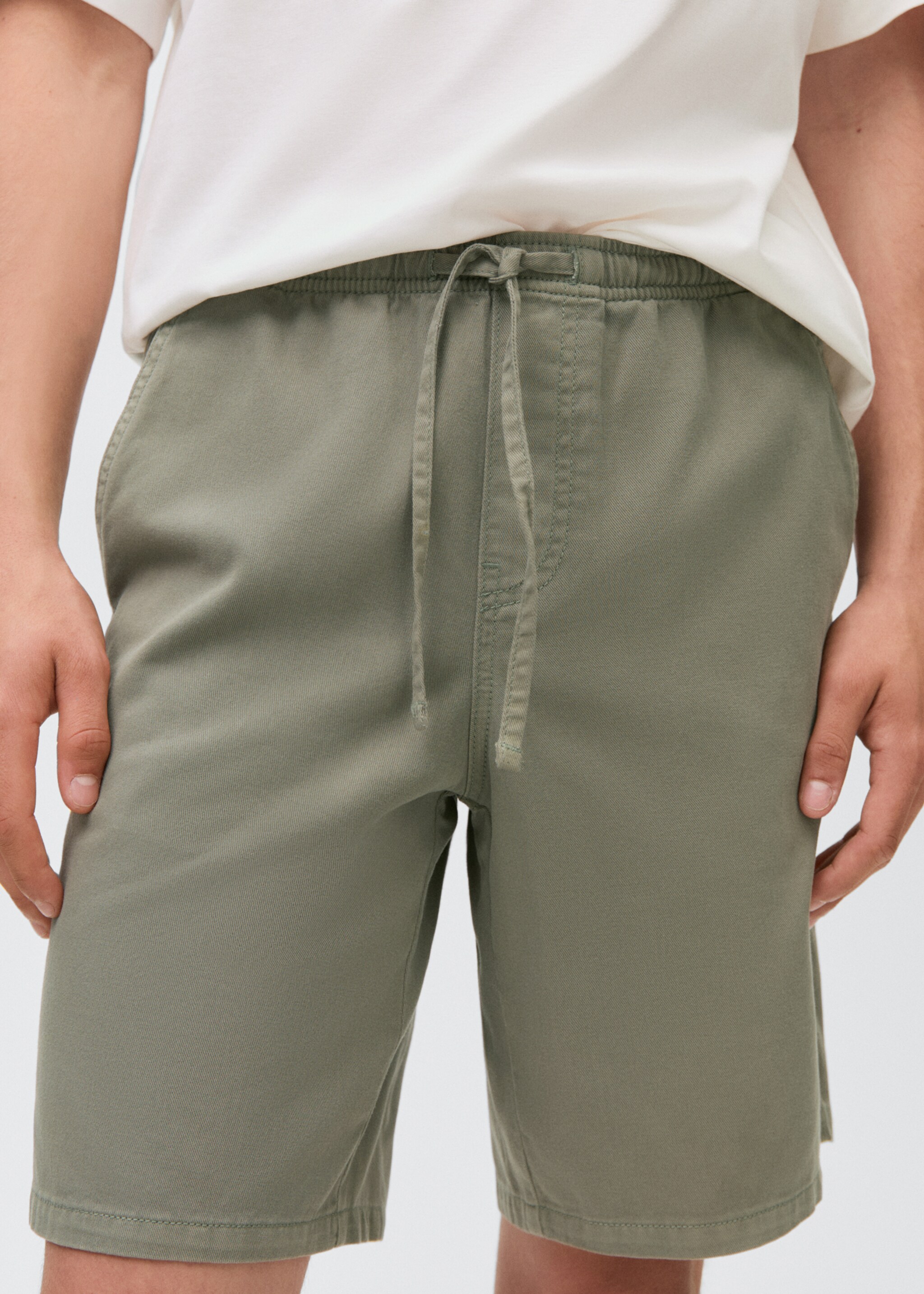 Cotton shorts with drawstring - Medium plane