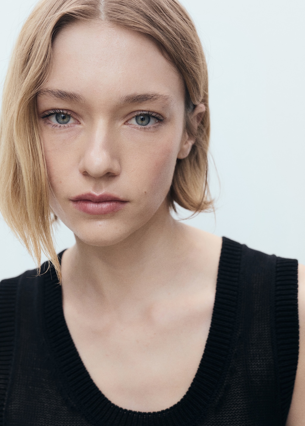 Low-neck knitted top - image 4