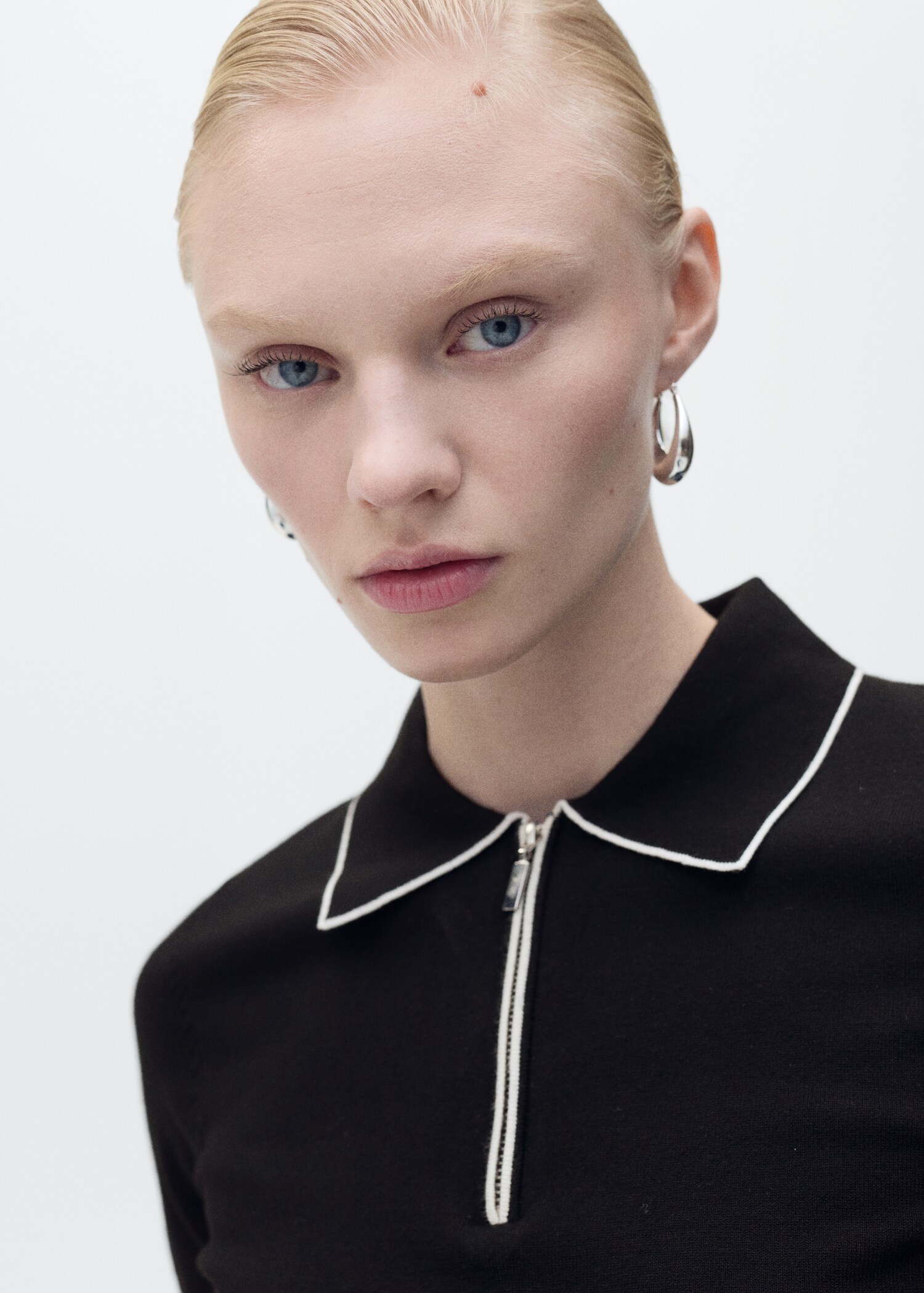 Polo-neck sweater with contrasting trims - Details of the article 1