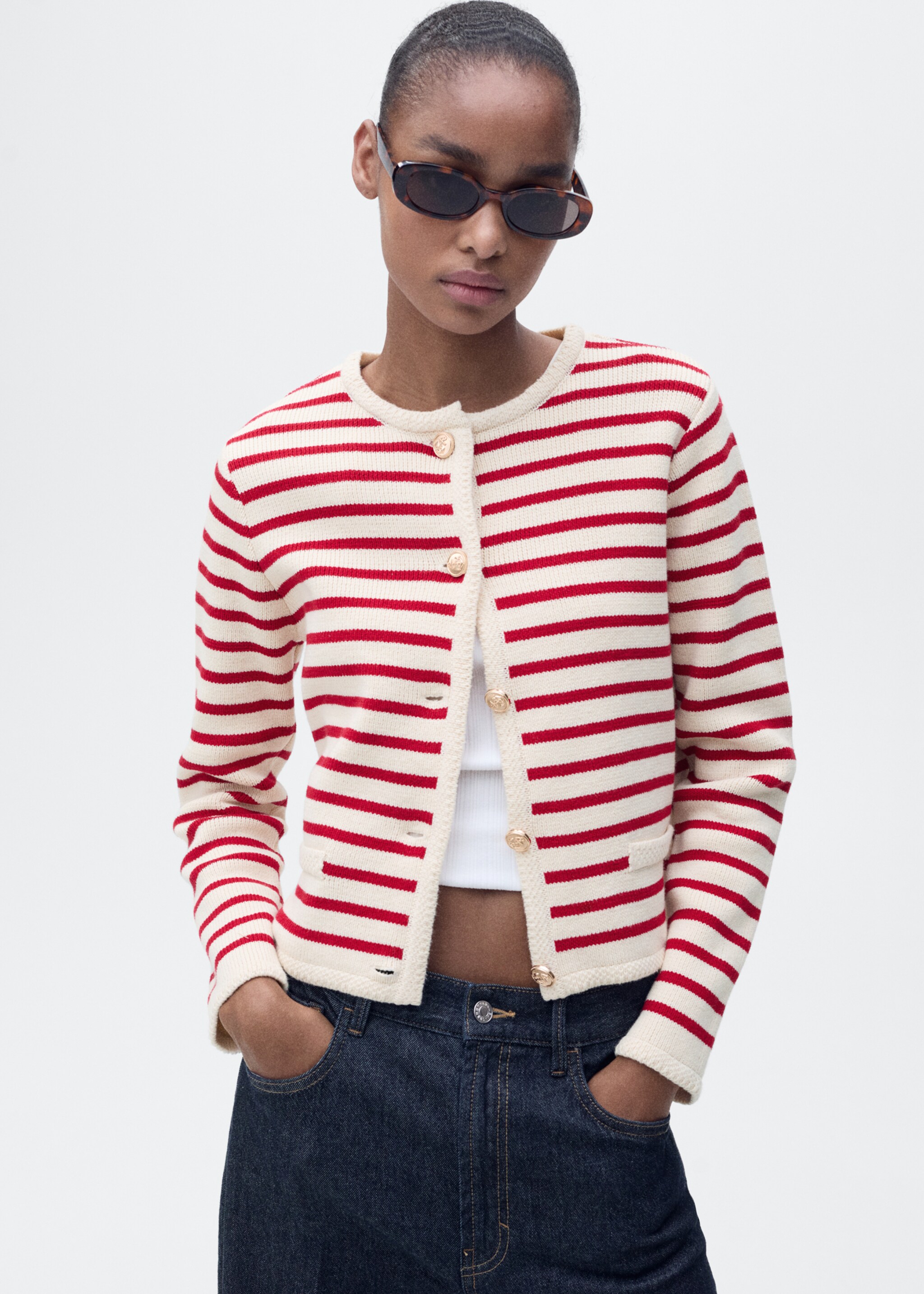 Cardigan de malha às riscas - Plano médio