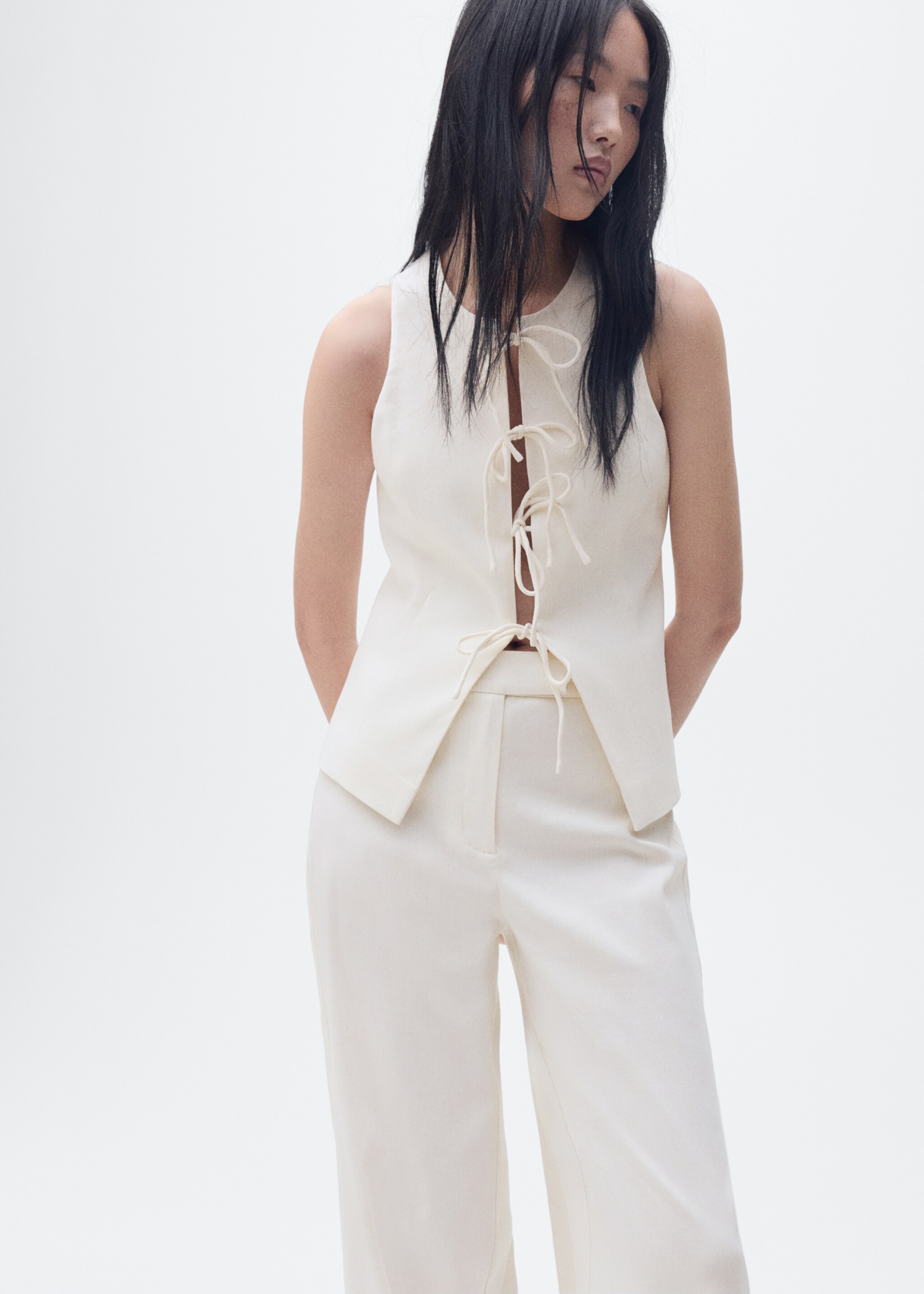 Straight mid-rise trousers - Details of the article 1