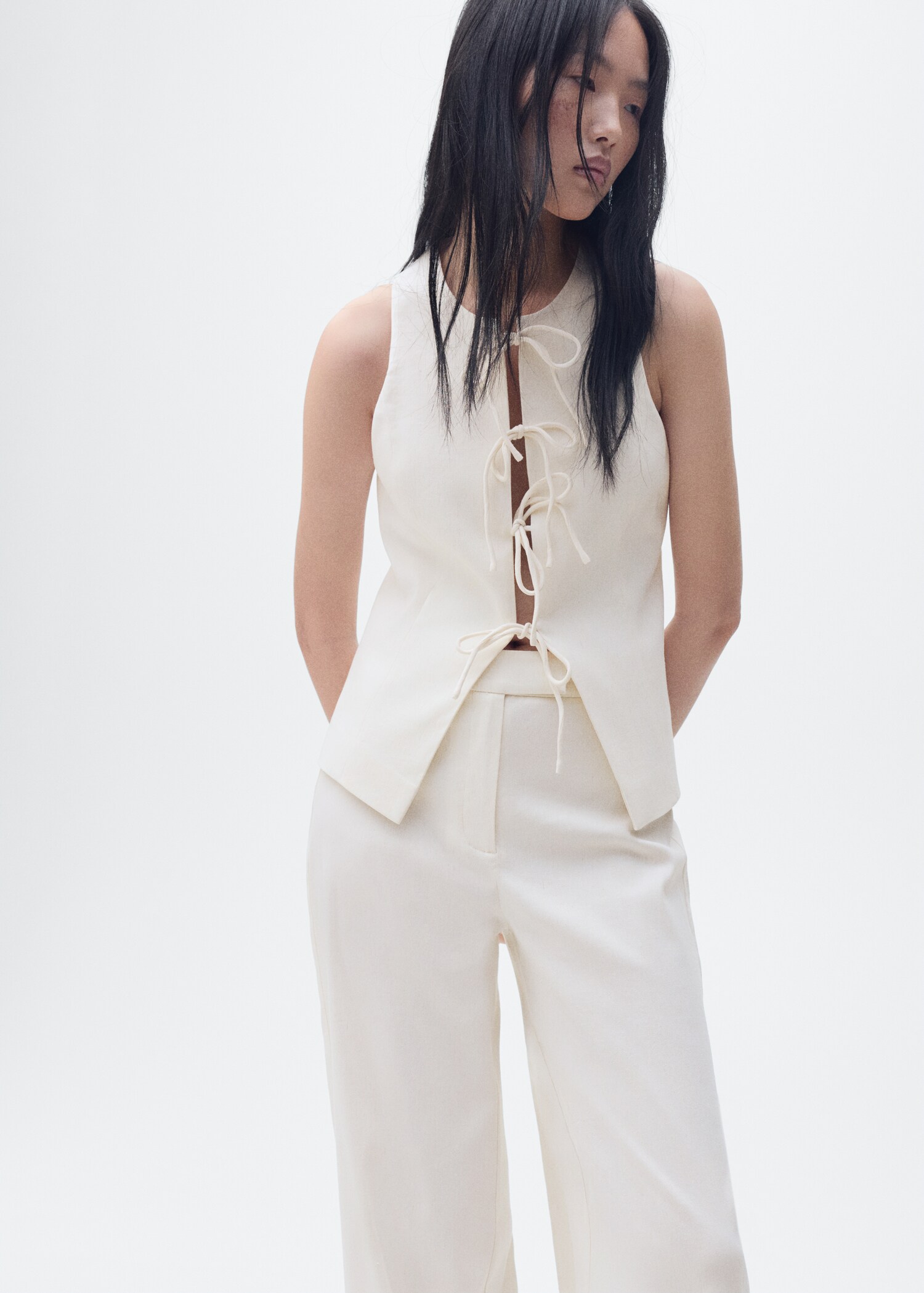 Straight mid-rise trousers - Details of the article 1