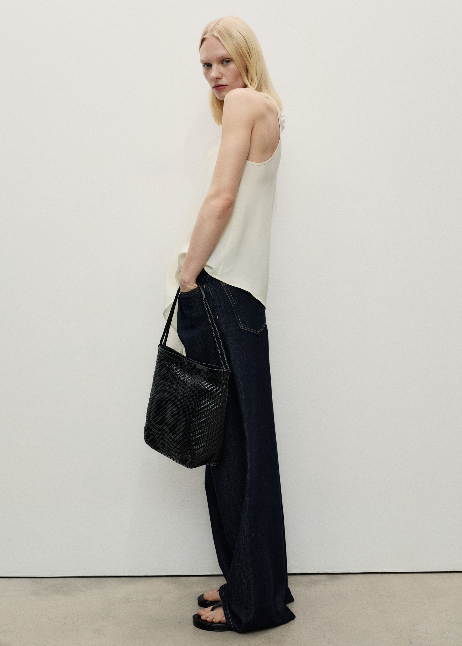 Wide-leg denim trousers with frayed waist - Details of the article 2