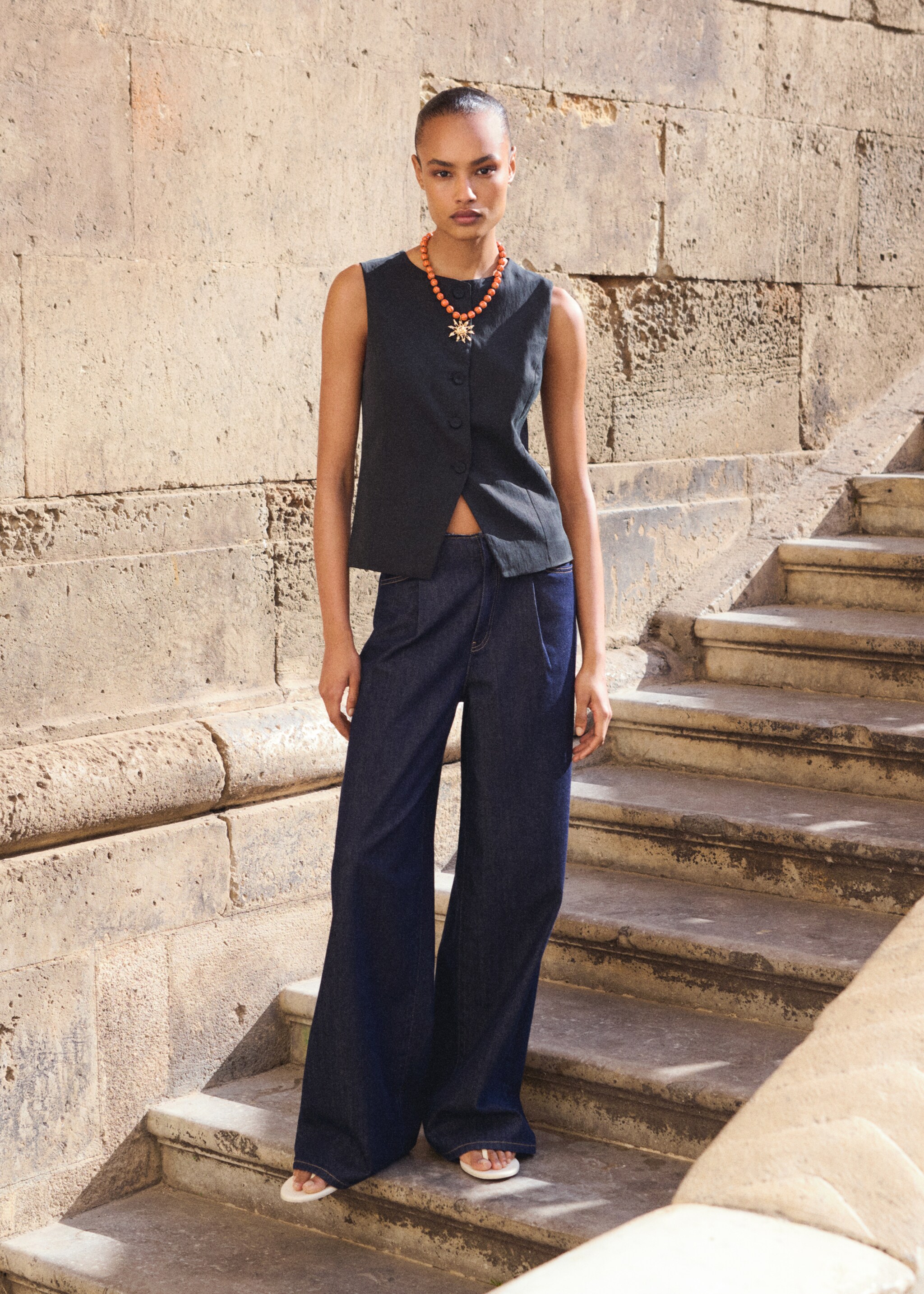 Wide-leg denim trousers with frayed waist - Details of the article 6