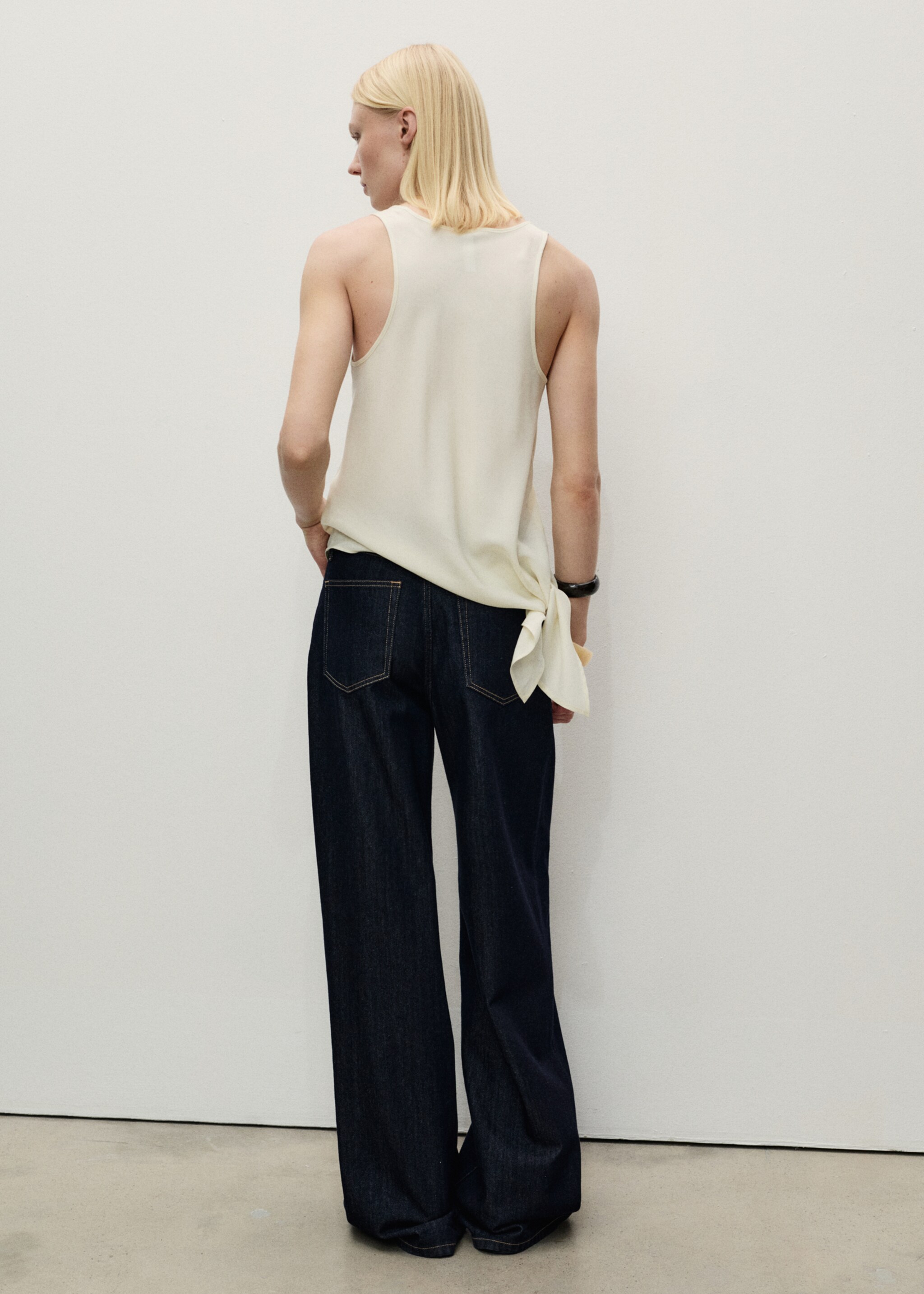 Wide-leg denim trousers with frayed waist - Reverse of the article