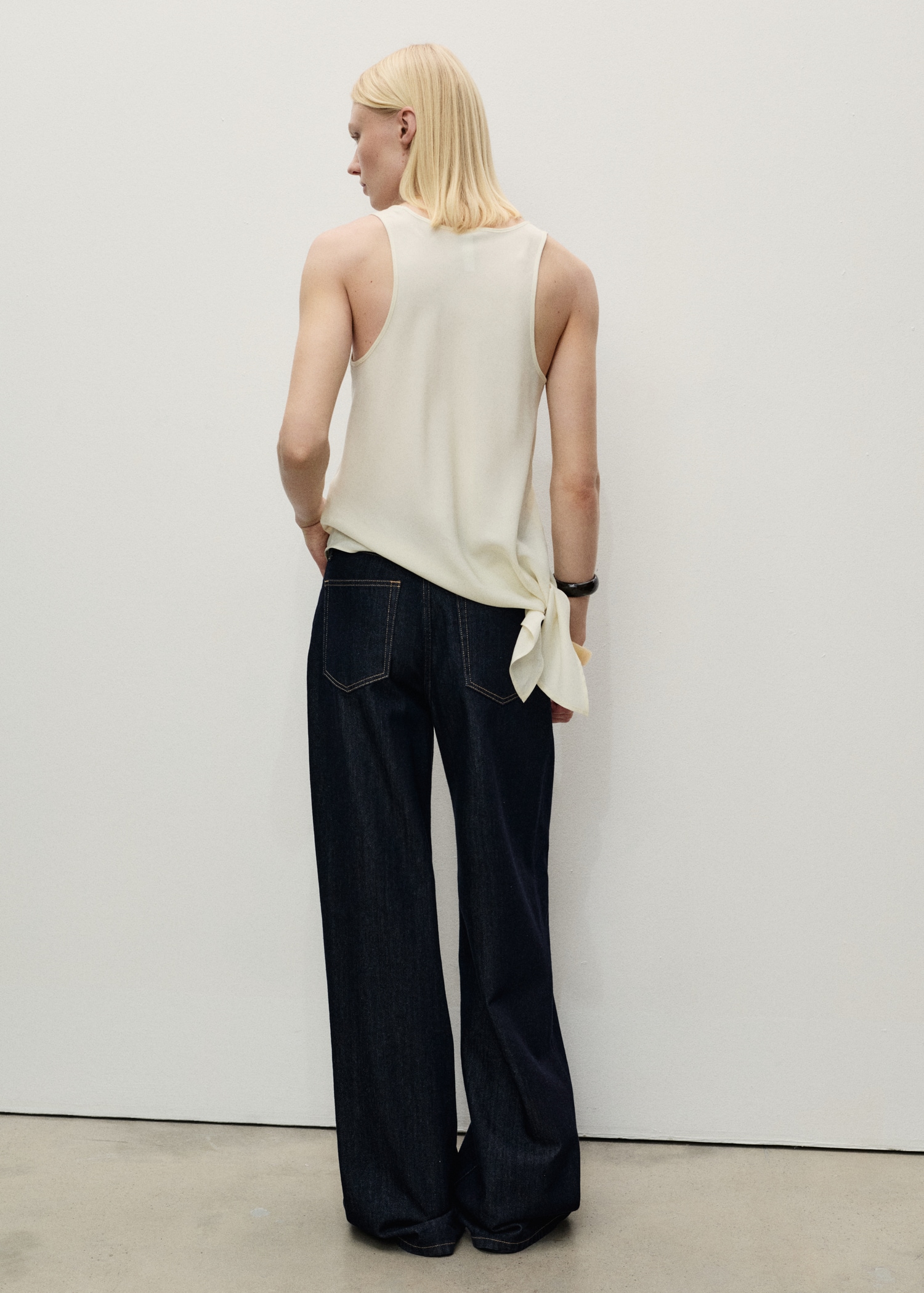 Wide-leg denim trousers with frayed waist - Reverse of the article