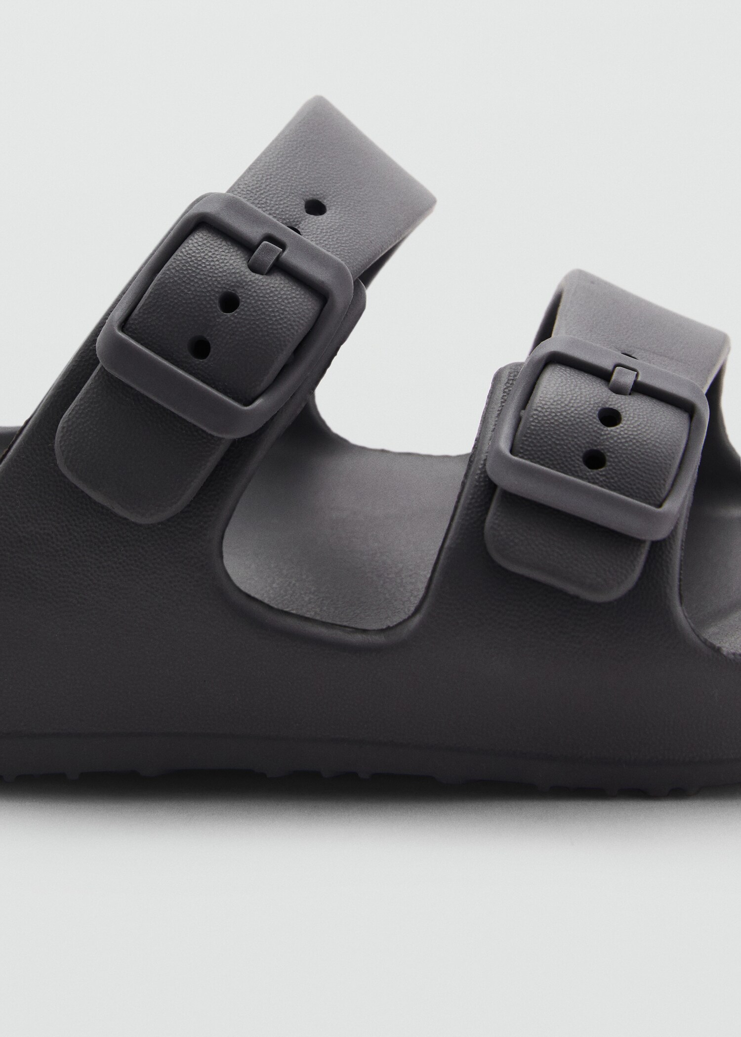 Flip-flops with buckle straps - Details of the article 1