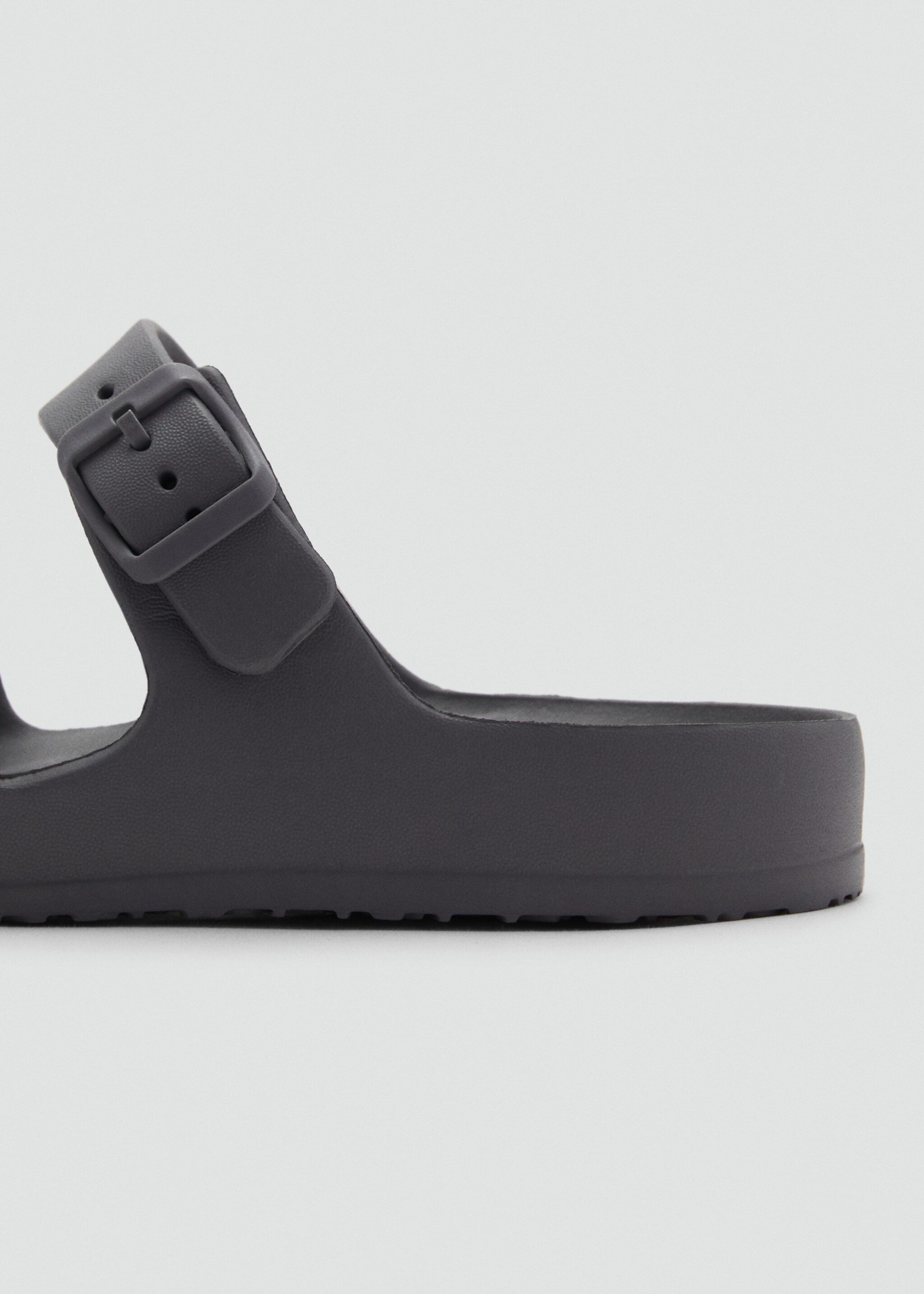Flip-flops with buckle straps - Details of the article 3