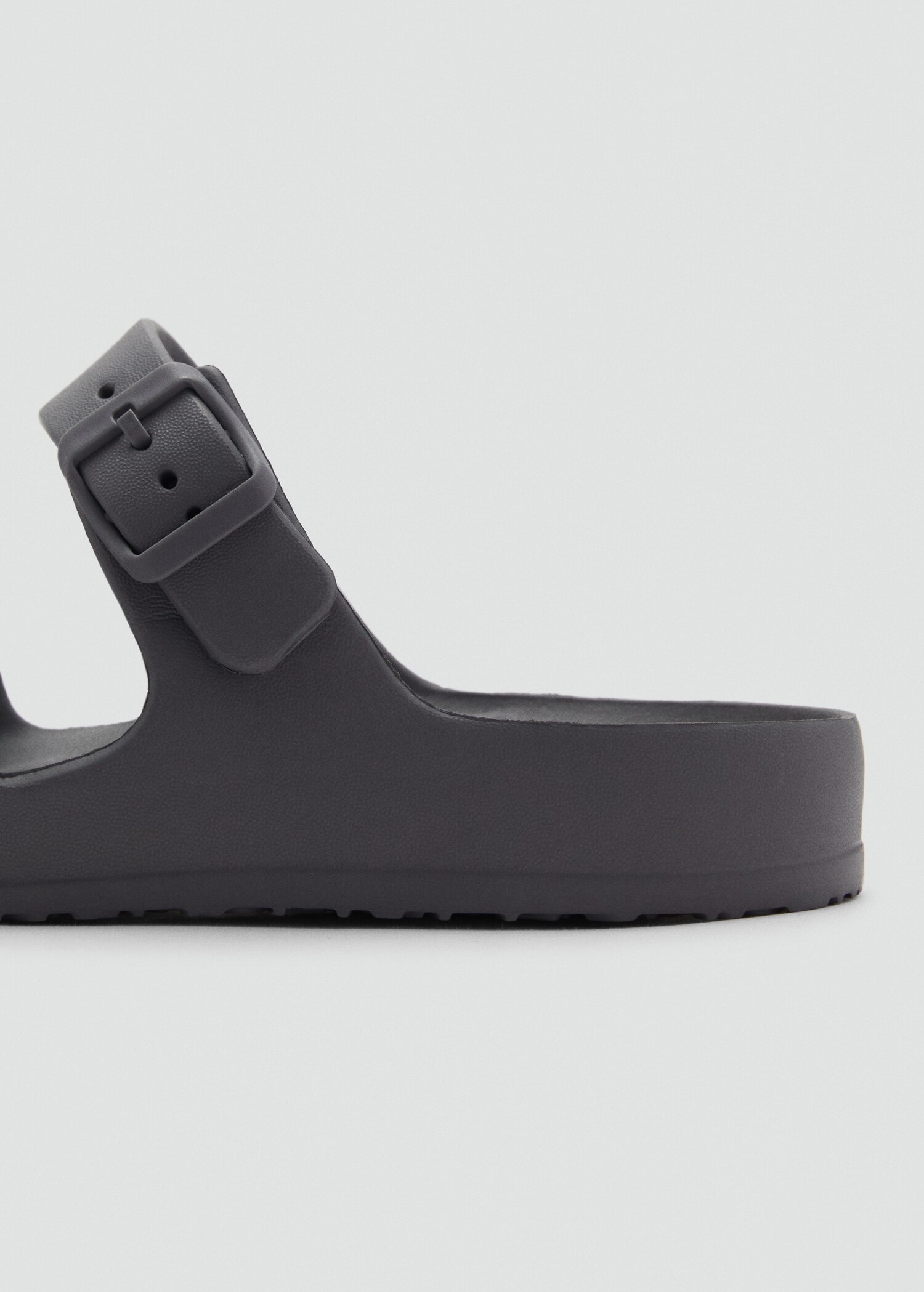 Flip-flops with buckle straps - Details of the article 3