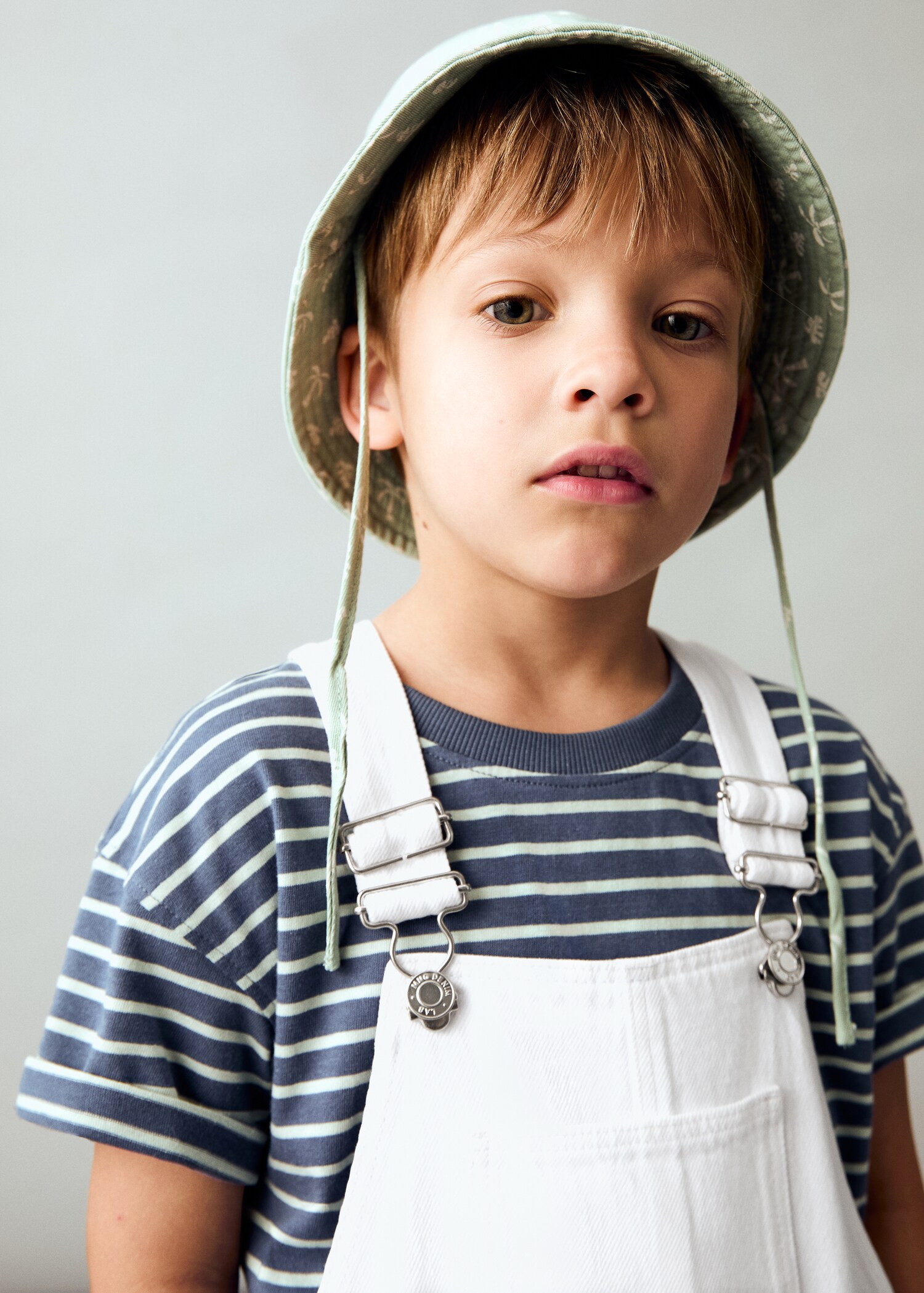 Short denim dungarees - Details of the article 1