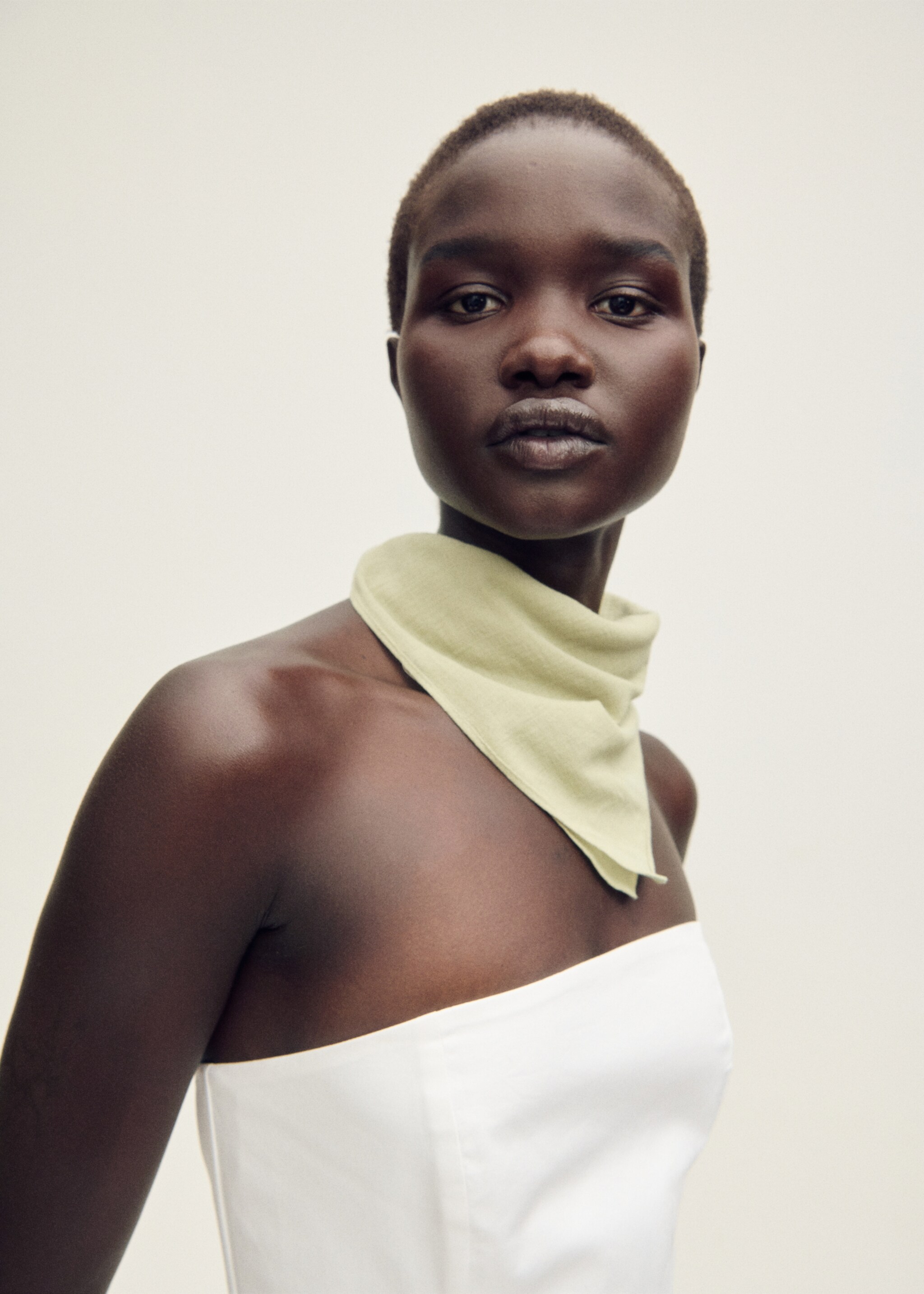 Plain cotton handkerchief - Details of the article 9
