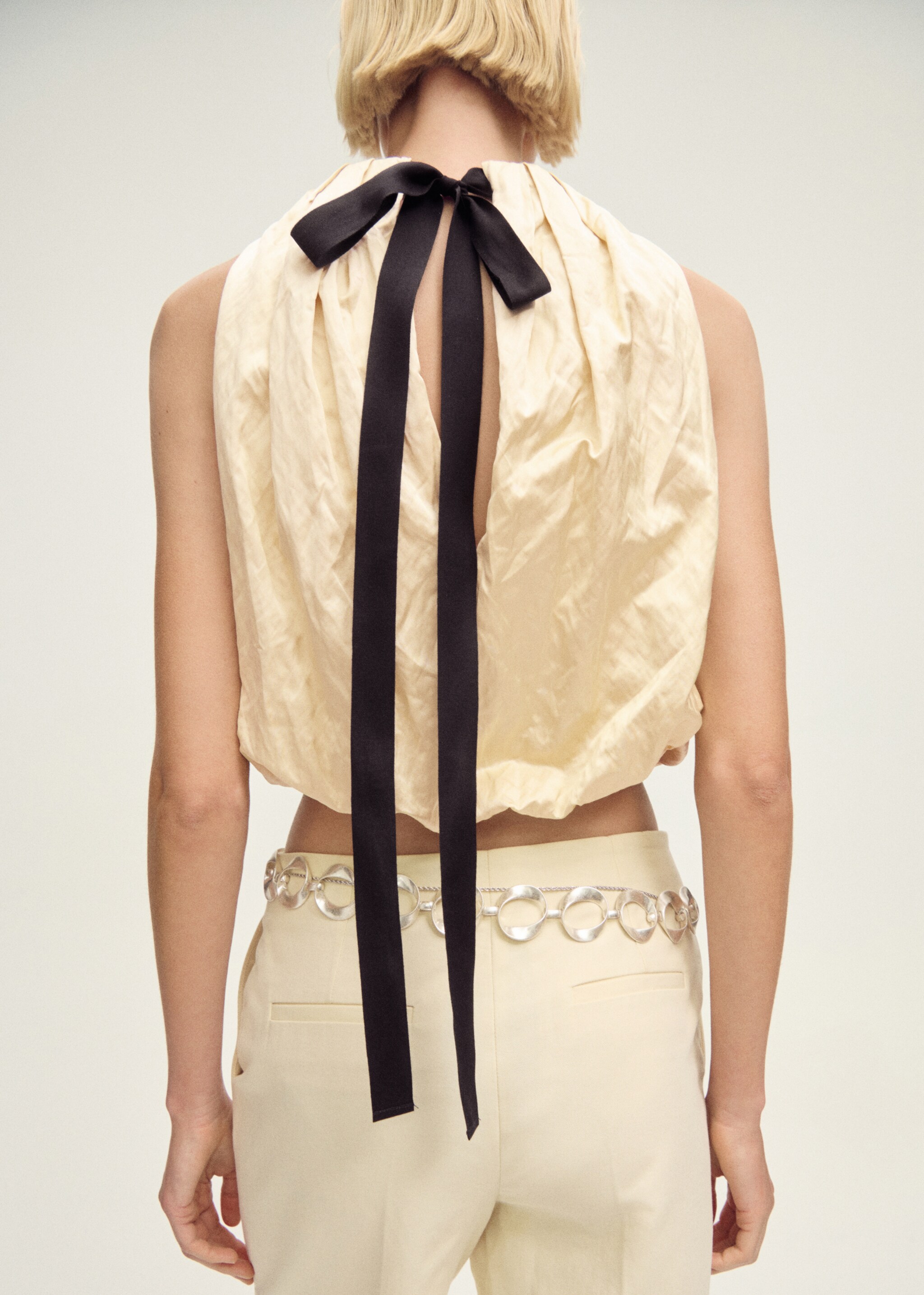 Creased-fabric balloon blouse - Reverse of the article