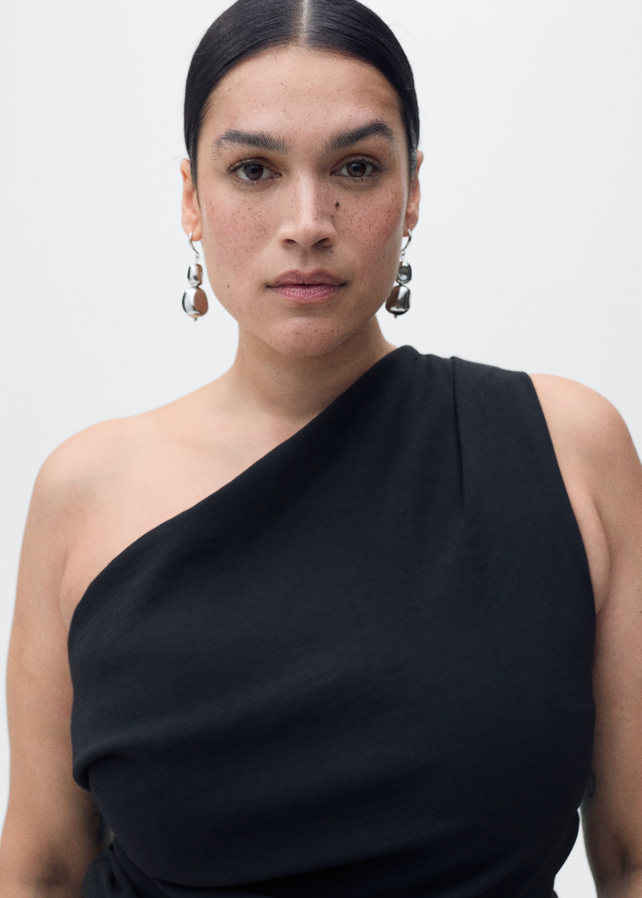Asymmetrical jumpsuit with draped detail - Details of the article 4