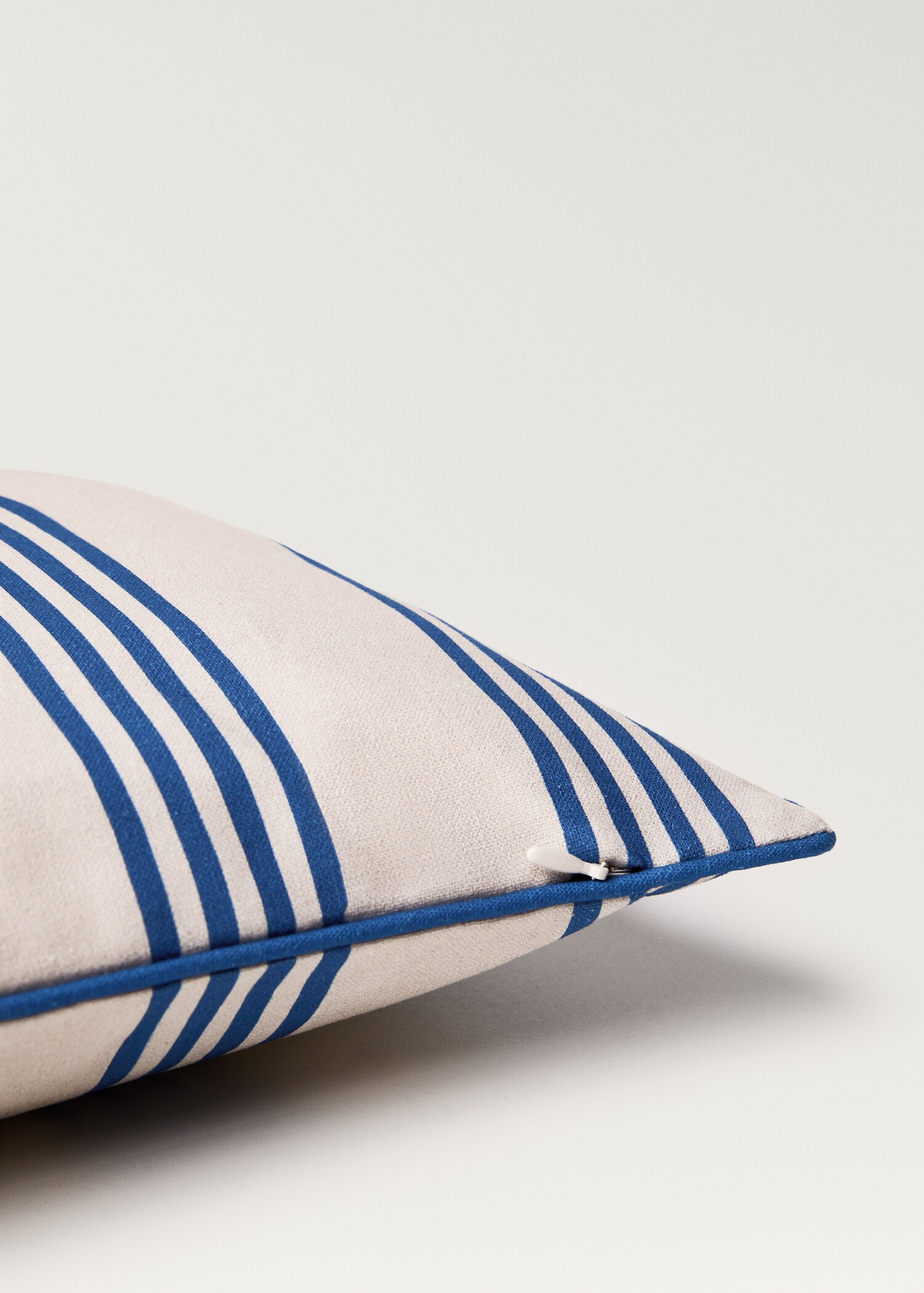 Waterproof striped cushion cover 45x45 cm - Details of the article 1