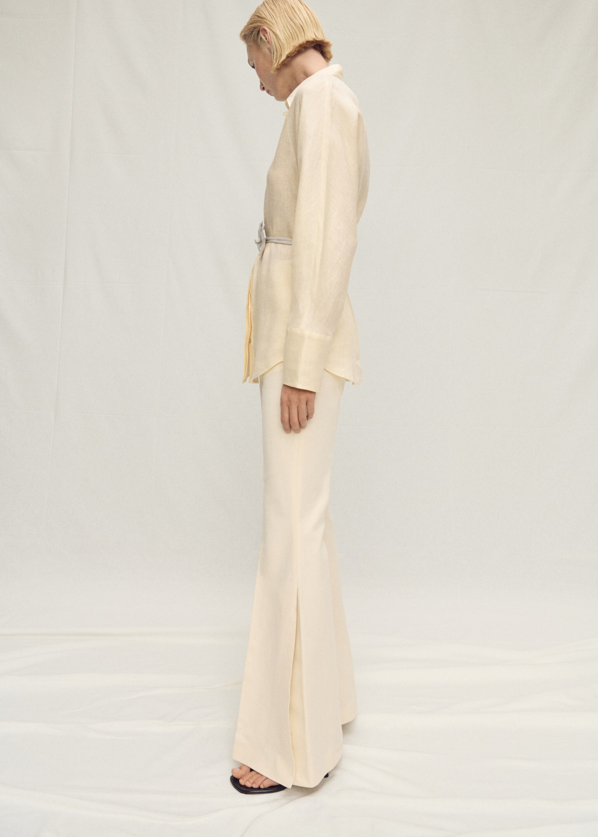 Linen shirt with button detail - Details of the article 6