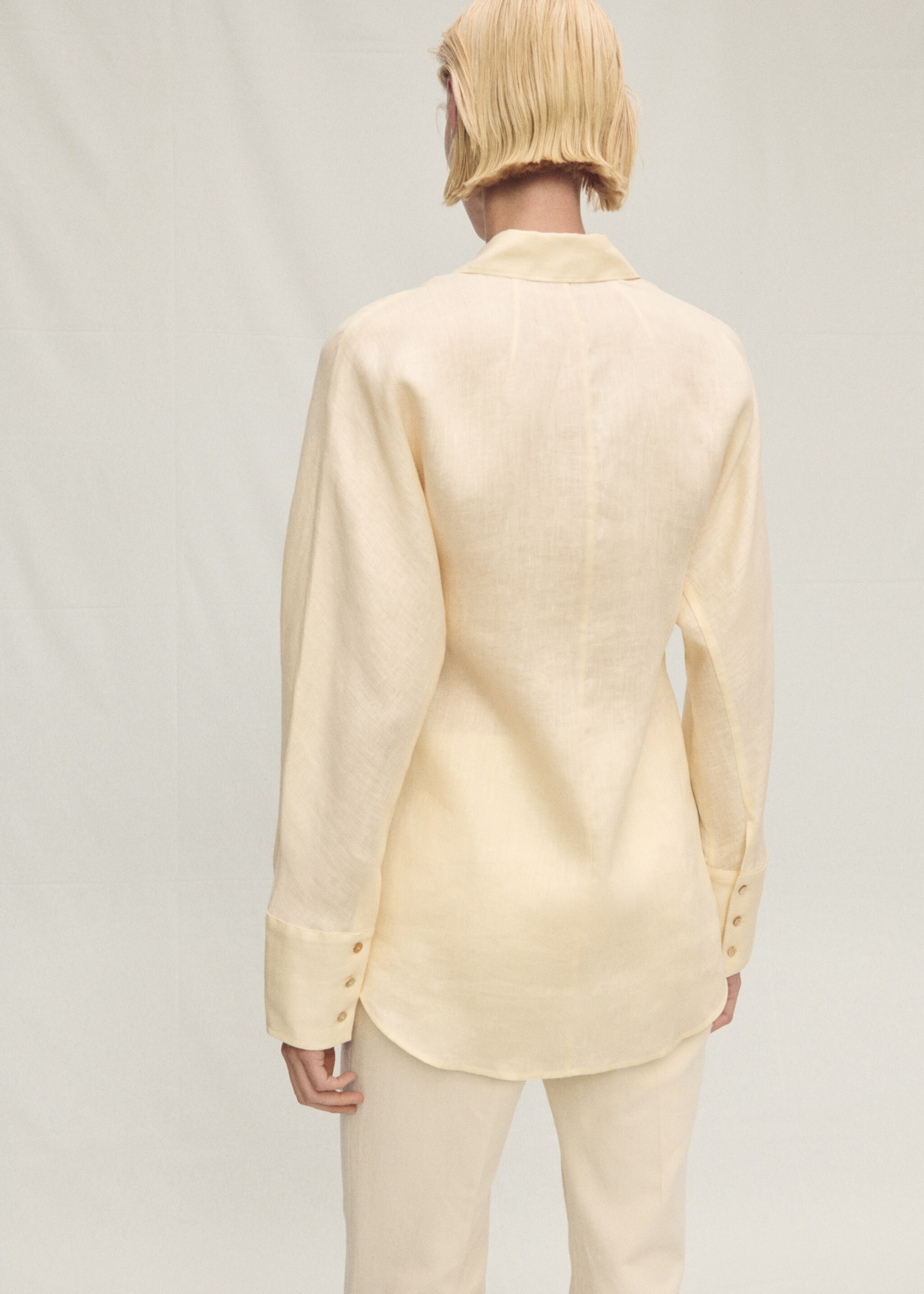 Linen shirt with button detail - Reverse of the article