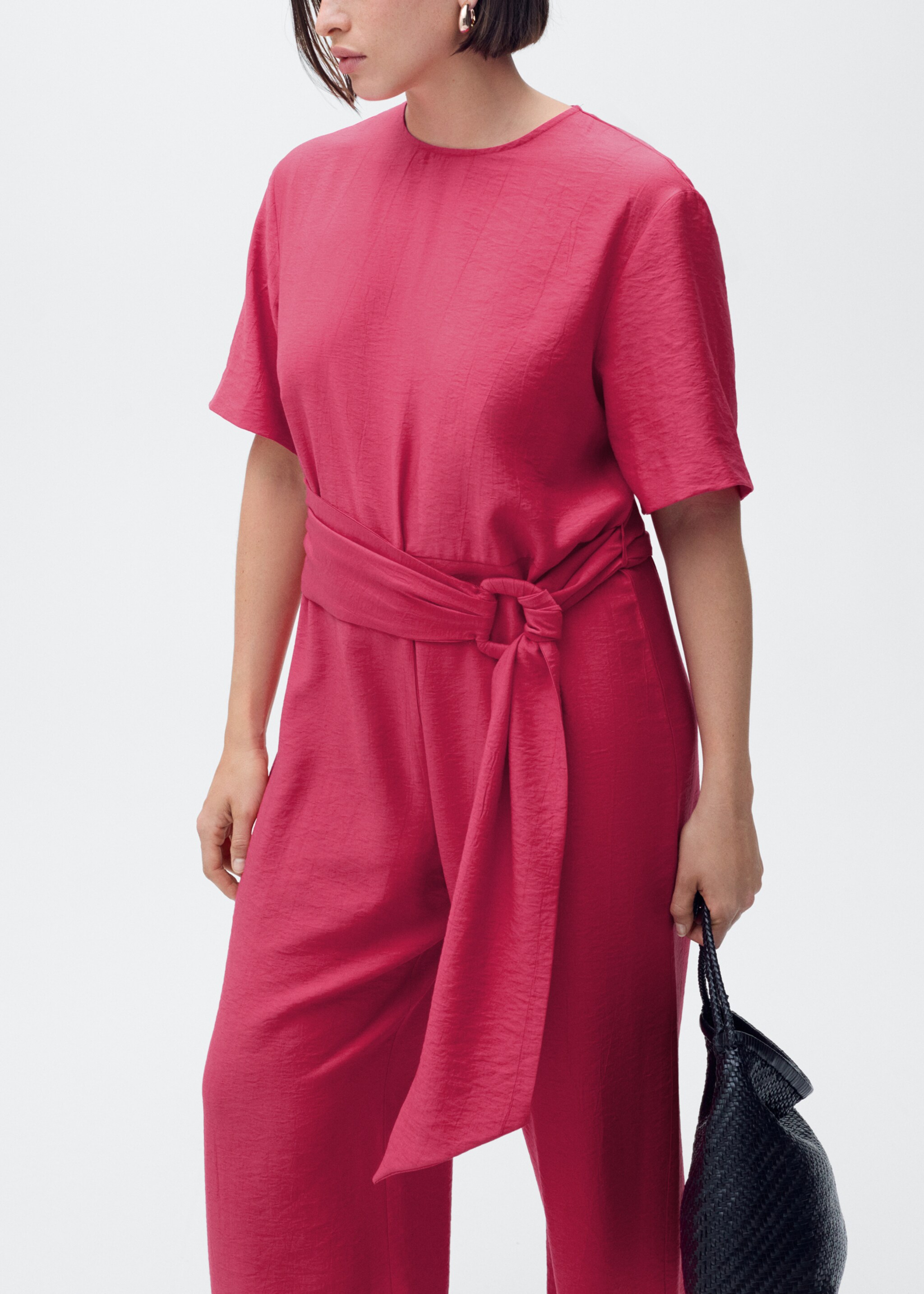 Straight-fit short-sleeved jumpsuit with belt - Details of the article 5